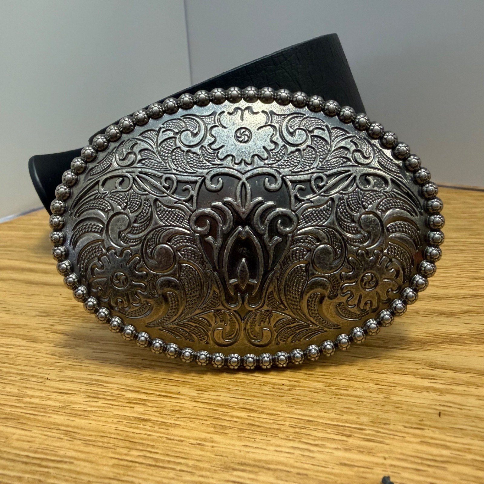 Vintage Western Cowboy Black Belt with Silver Tone Oval Belt Buckle Sz M See pic