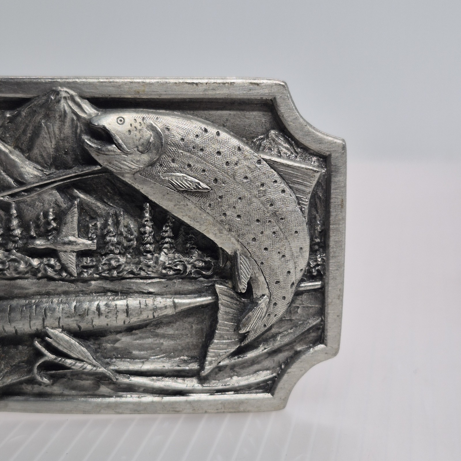 Siskiyou Buckle Co Fisherman Fishing Angler Oregon K-27 1983 Mountains Pewter
