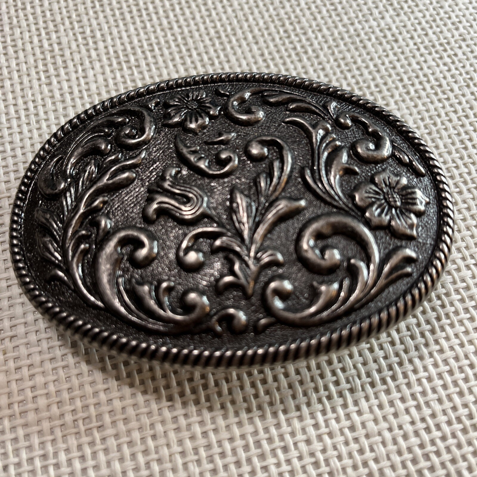 VTG Ornate Silver Pewter-toned Belt Buckle Raised Flower Filigree Scrollwork EUC