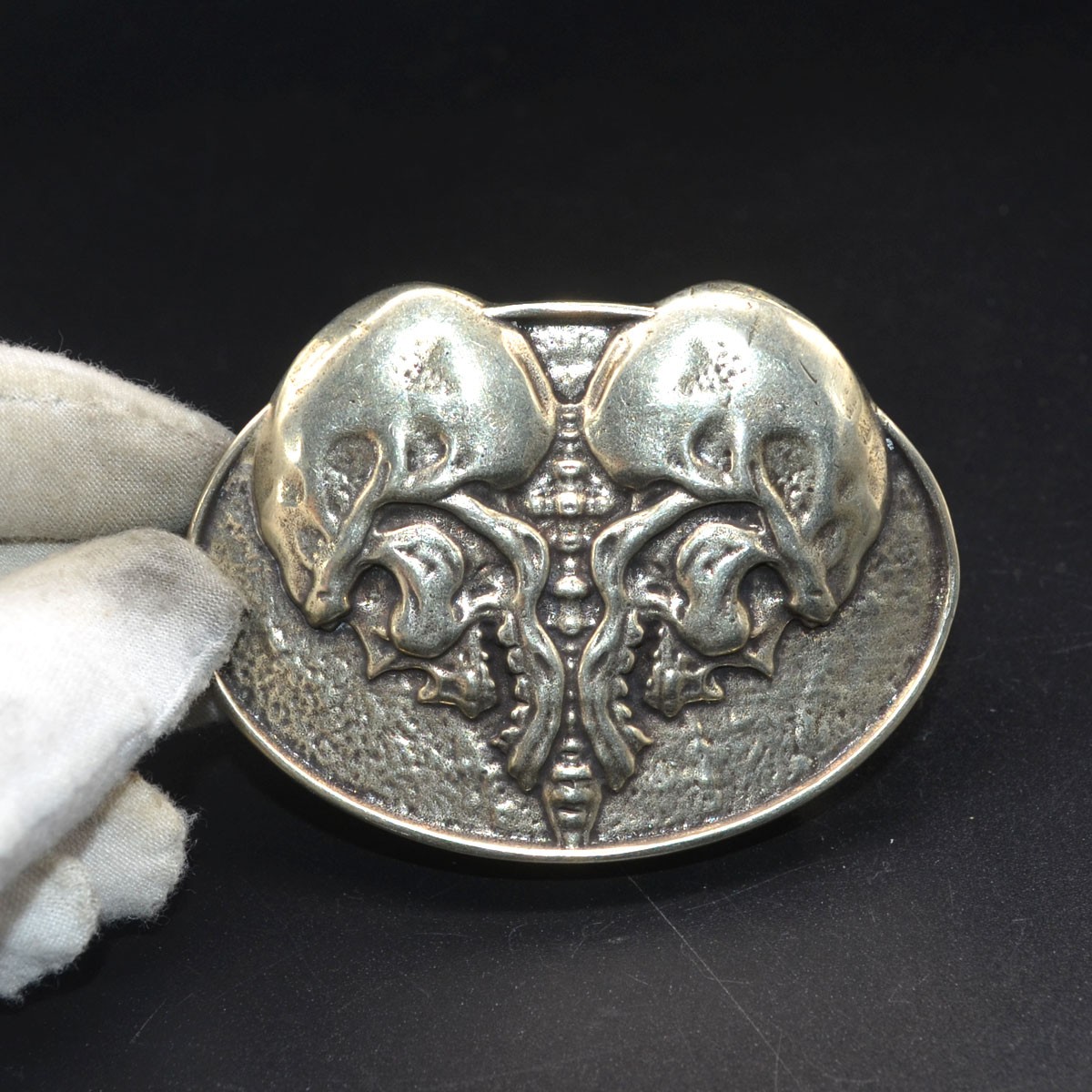 White Copper Skull Heart Design Gothic Men&rsquo;s Belt Buckle (Belt Not Included)