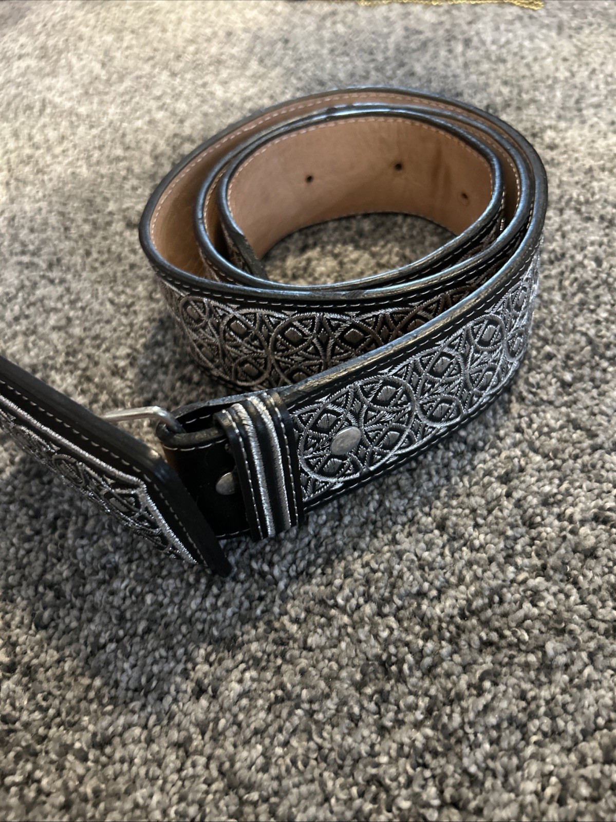 YAC Leather And Silk Black And Silver Design Belt And Buckle Pre-owned; 42