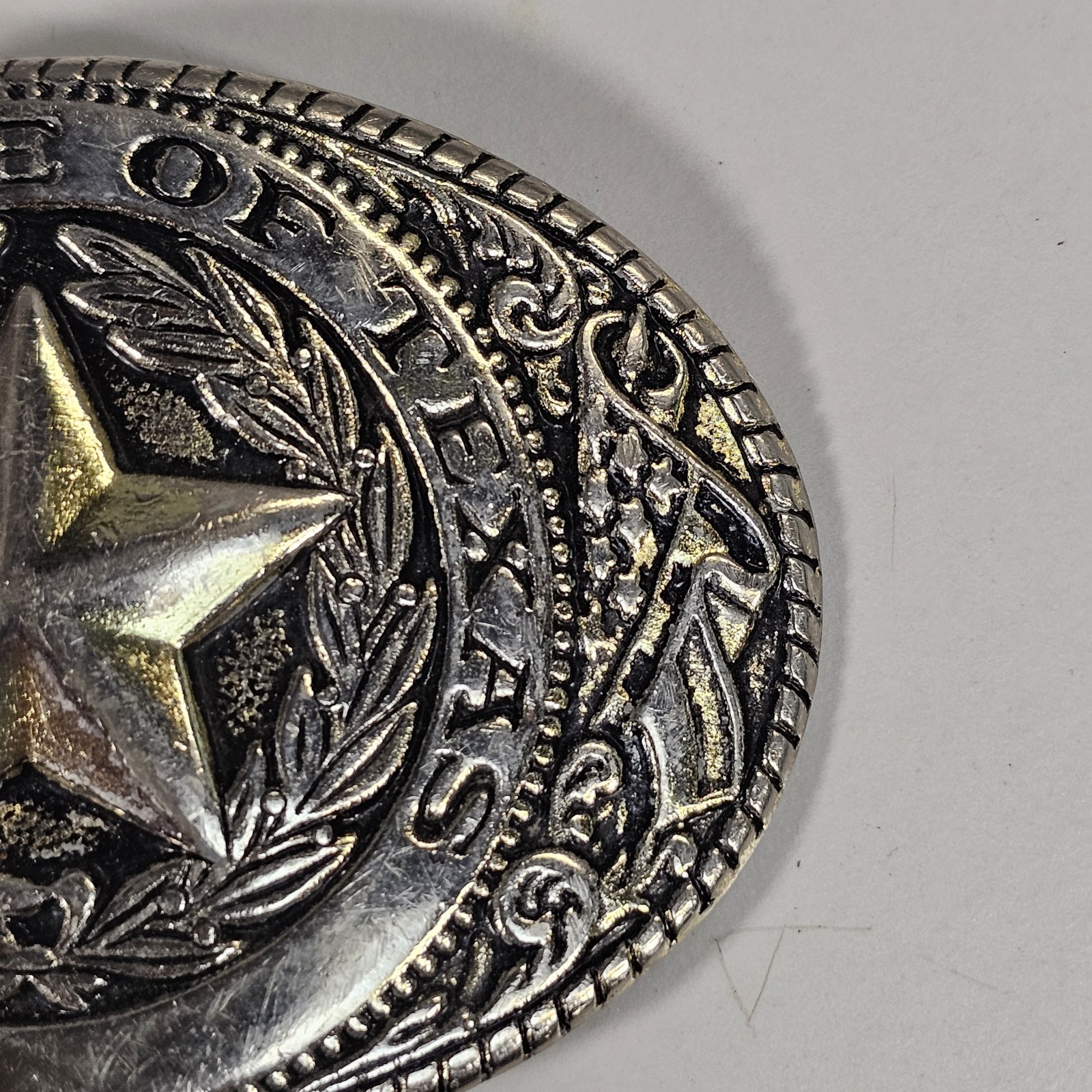 Texas State Seal Silver-Tone and Black Belt Buckle 3 3/4&Prime; x 2 3/4&Prime;