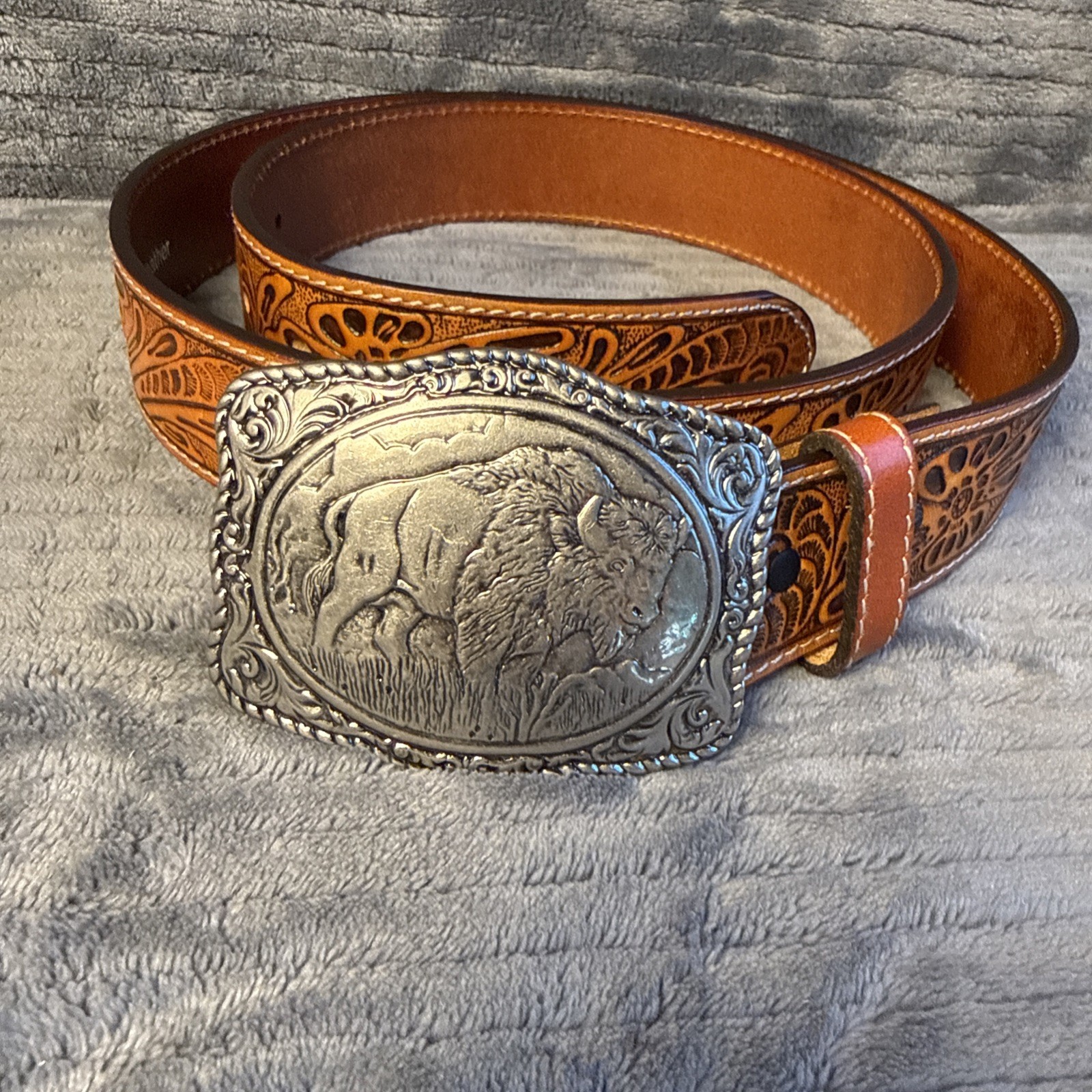 Crumrine Buffalo Belt & Buckle Western Silver Tone 38058 Cowboy LEATHER Belt 42