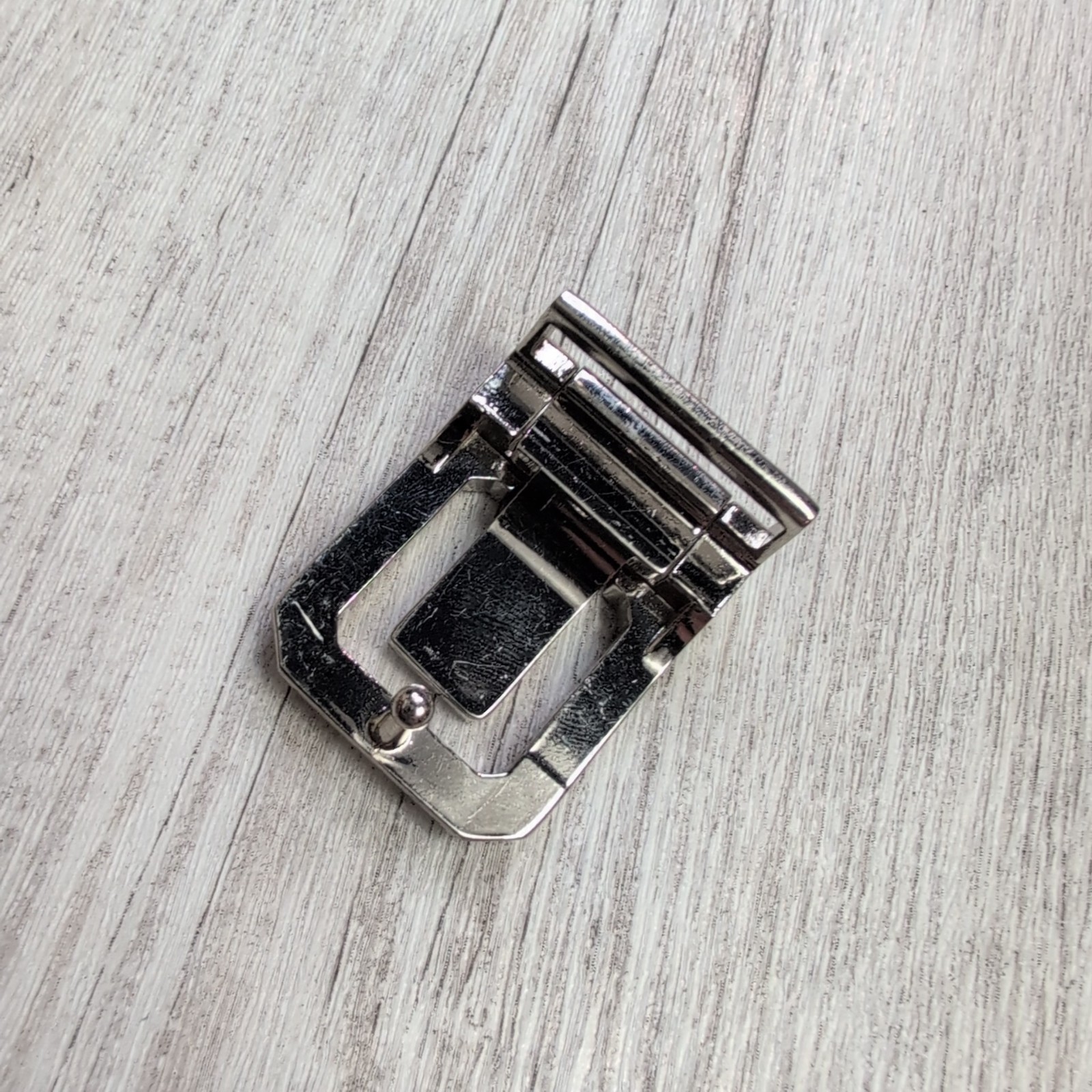 Vintage Lynx Silver Metal Belt Buckle Logo Clip On Retro Accessory