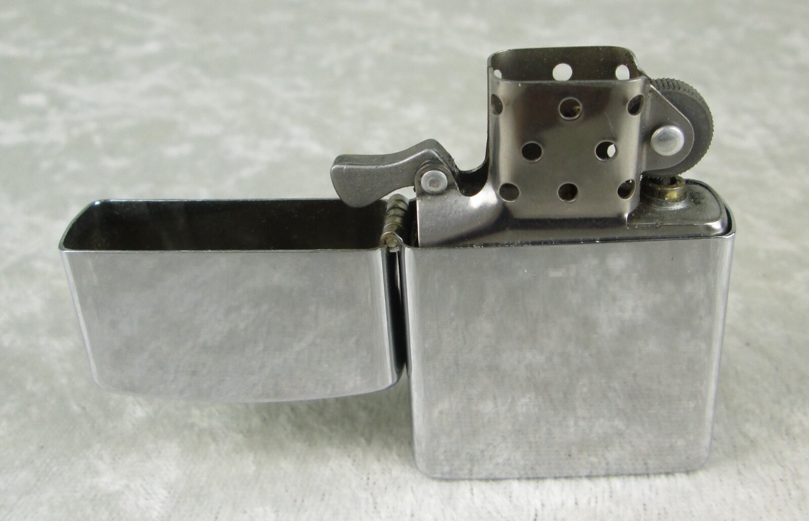 Rock Rebel 2 Revolvers 1 Star Belt Buckle Lighter Holder Pistols Buckle