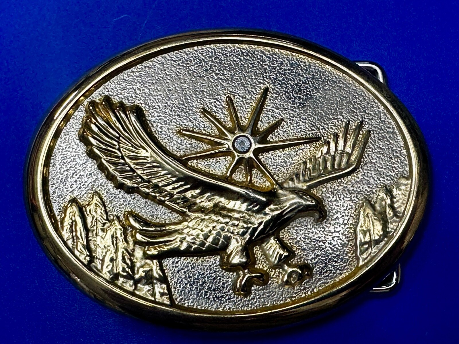 Patriotic American Eagle flying over Mountains w/ starburst Vintage belt buckle