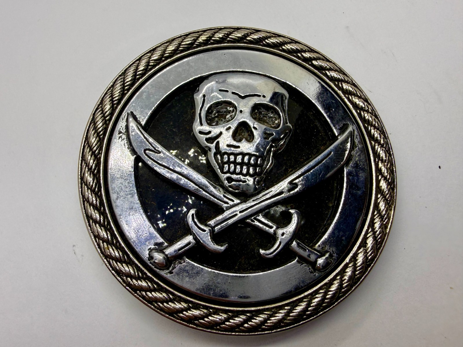 Skull and Crossed Swords Rope Pattern Border Silver Color Round Belt Buckle