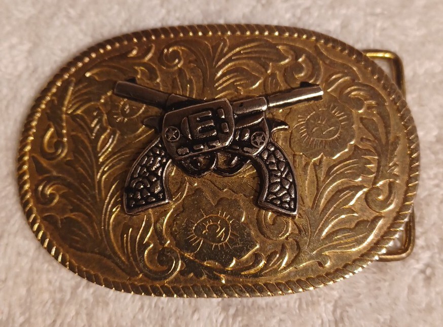 Pistol Guns on OVAL Belt Buckle Gold Metal Western Revolver 3.5” Long, 2.5 Wide