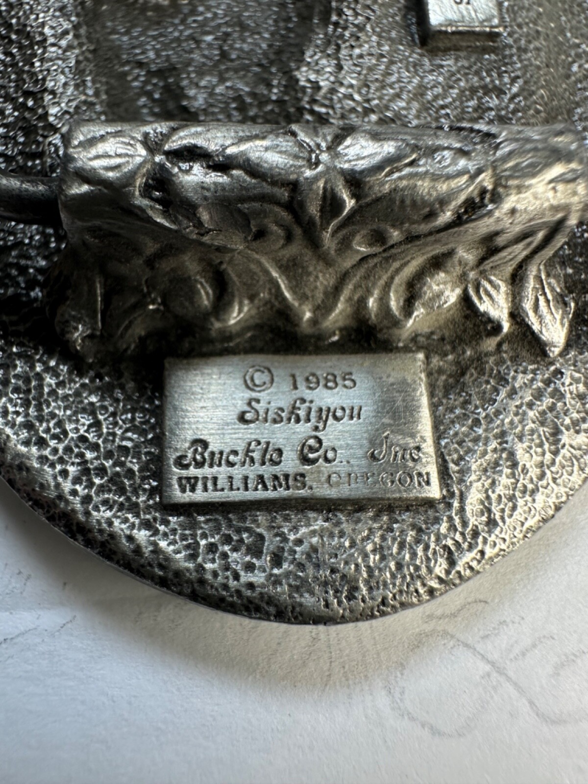 1985 VTG. SISKIYOU Belt Buckle Horse & Saddle Blue Background Excellent COND.