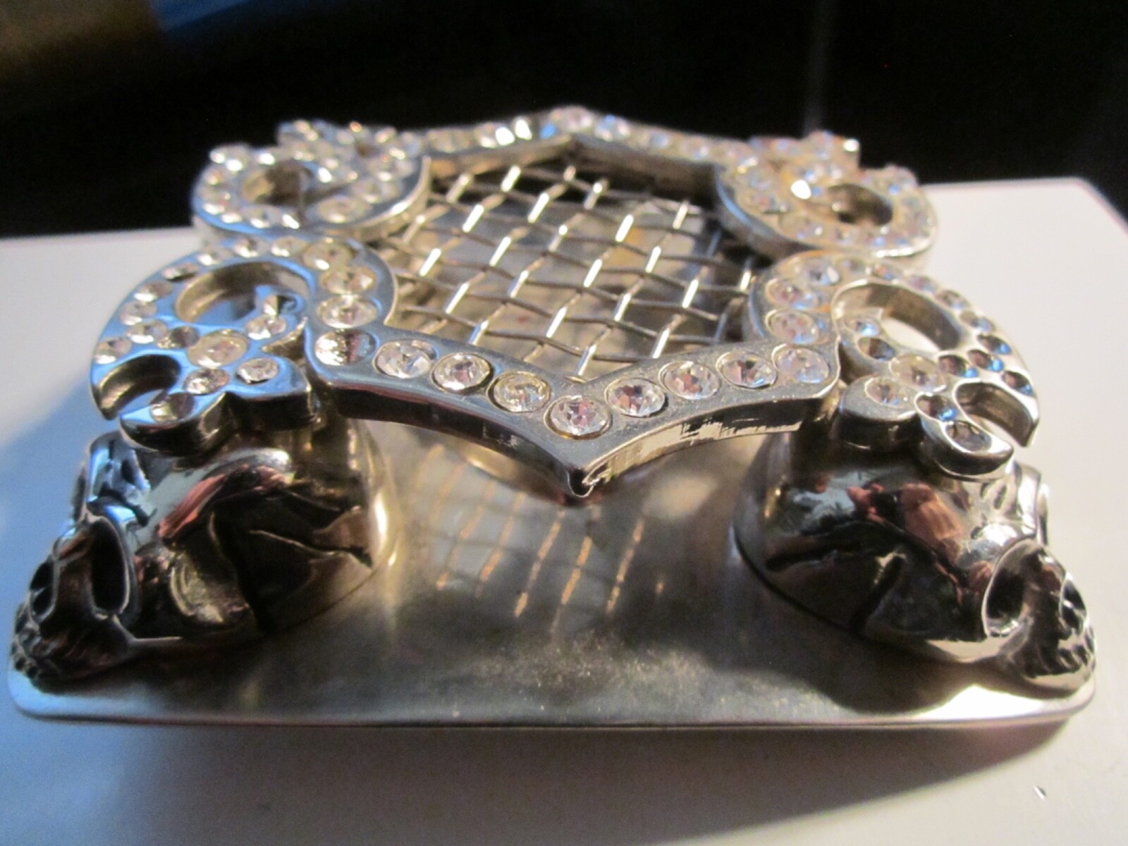 WASHED UP HOLLYWOOD BELT BUCKLE VERY LARGE SKULLS AND CRYSTALS DESIGN – GW-9