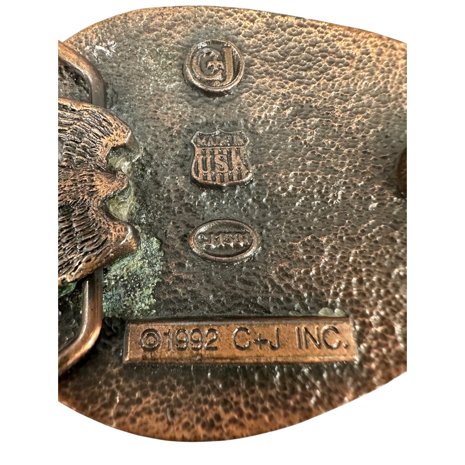 Vtg 1992 C+J Inc Bear Paw Belt Buckle Green Inlay Red Stone CJ1581 USA Bronze