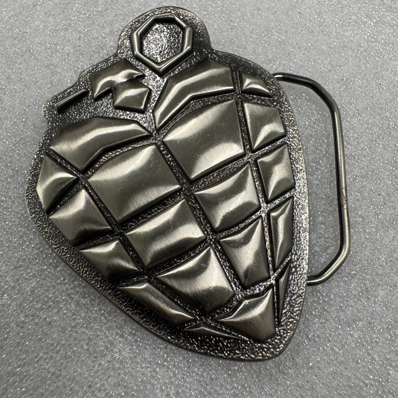 2004 Reprise Records Grenade Heart Belt Buckle Licensed Cinder Block Inc