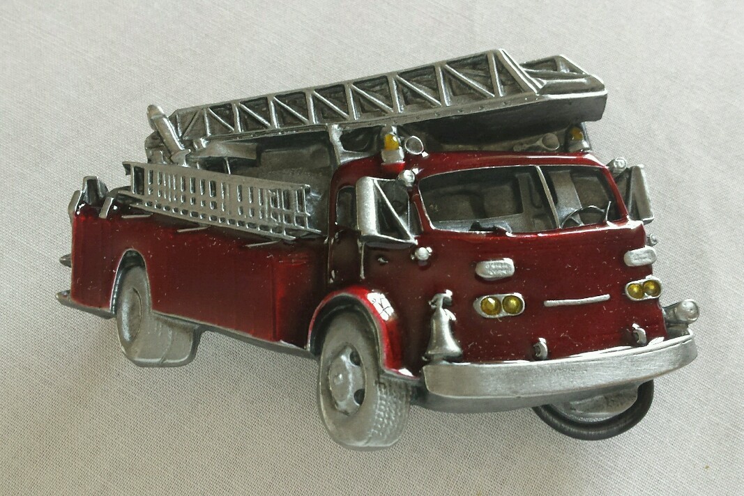 RED FIRE LADDER TRUCK SHAPED CUTOUT BELT BUCKLE BERGAMOT BRASS WORKS USA 1978