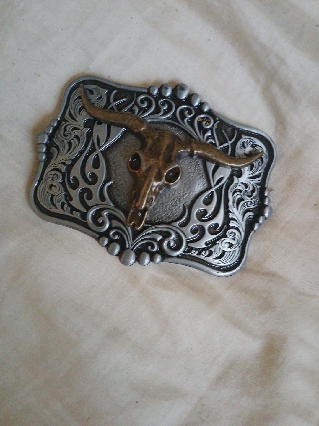 Men&rsquo;s Dark Silver Metal Belt Buckle with Western Fashion Bull and Horn Design