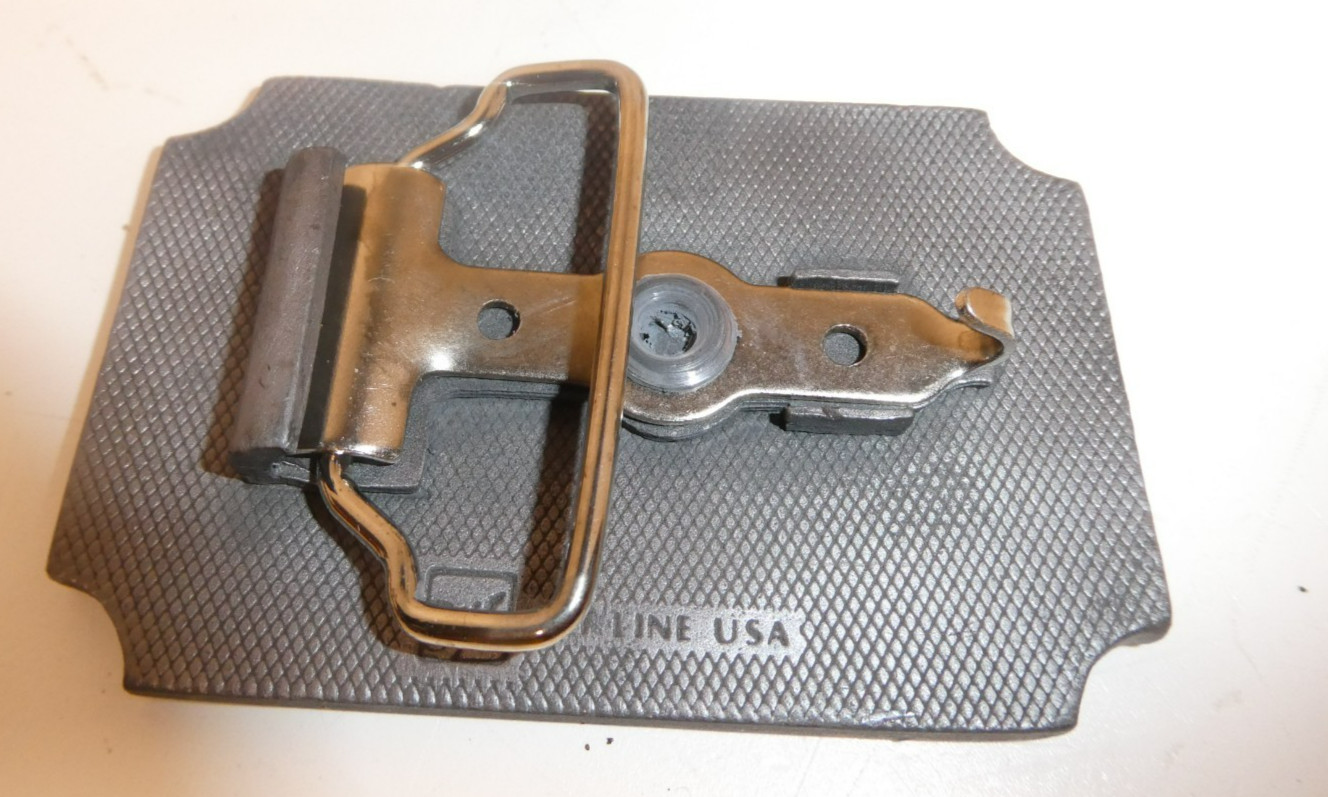 VTG Rare Merrill, WI Bill&rsquo;s House Of Guns Metal Belt Buckle 3 1/4&Prime; x 2 1/8&Prime; USA