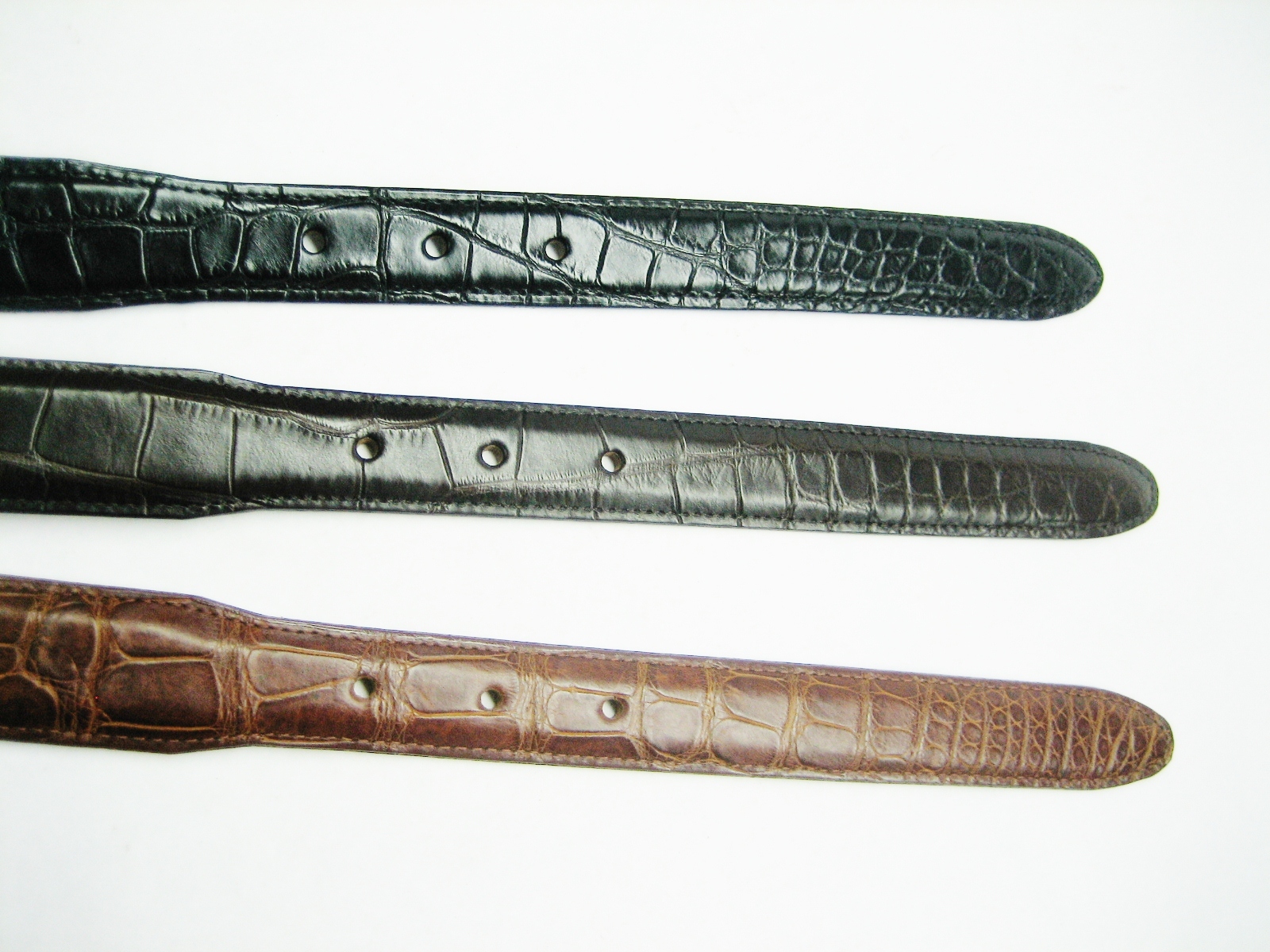 Genuine Alligator belt size 26 to 46. 1-1/4 tapered to 1&Prime;, for 1&Prime; buckle U.S.A.
