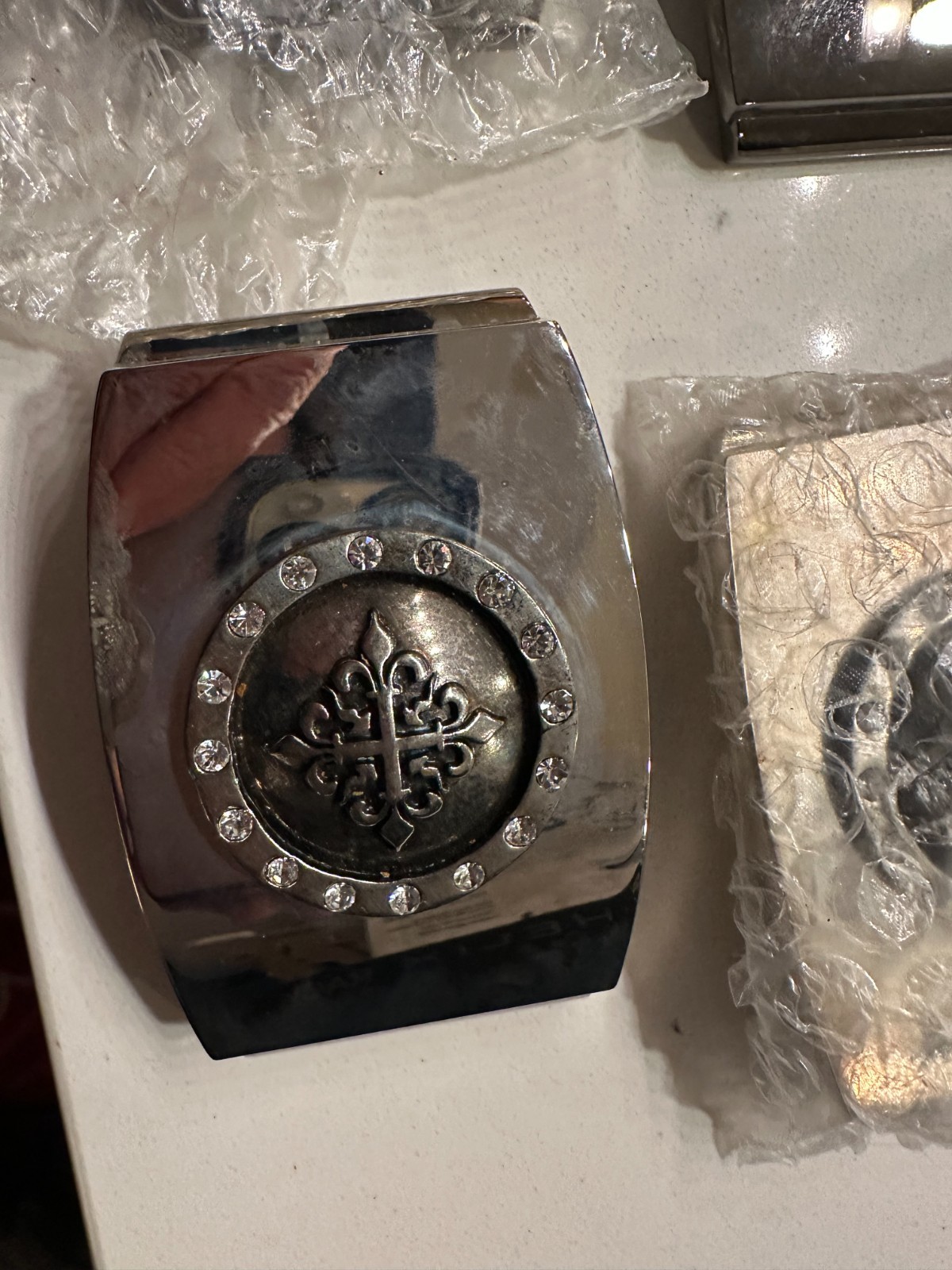 LOT OF 20 Washed Up Hollywood 1.5&Prime; Fleur Heraldic Metal WUH Belt Buckle unused!