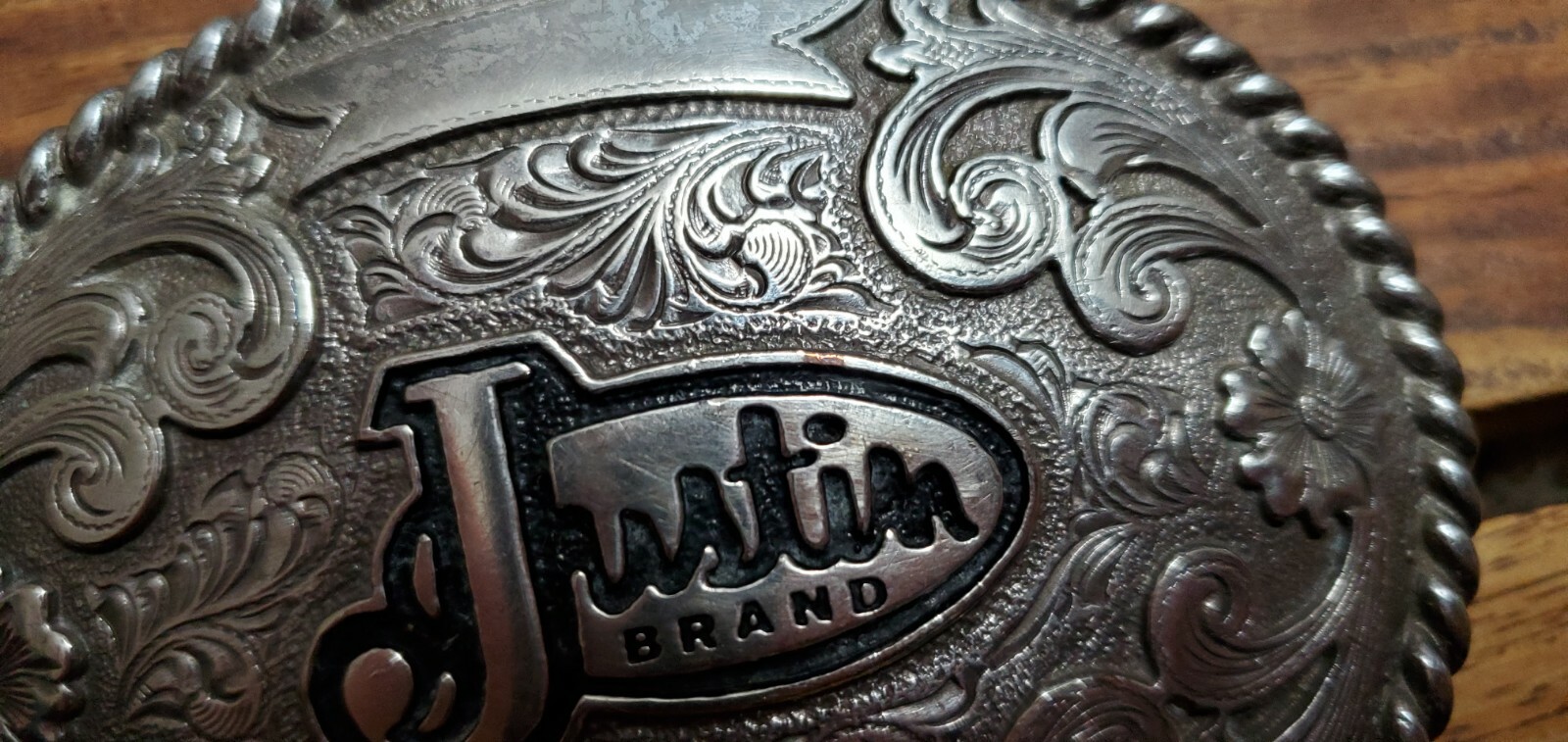 Justin Boots Brand – Silver Belt Buckle Fillagree Engraved Scroll Work Oval