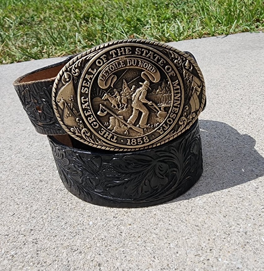 TONY LAMA STATE SEAL OF MINNESOTANA BRASS BUCKLE TOOLED LEATHER BELT MEN&rsquo;S 36