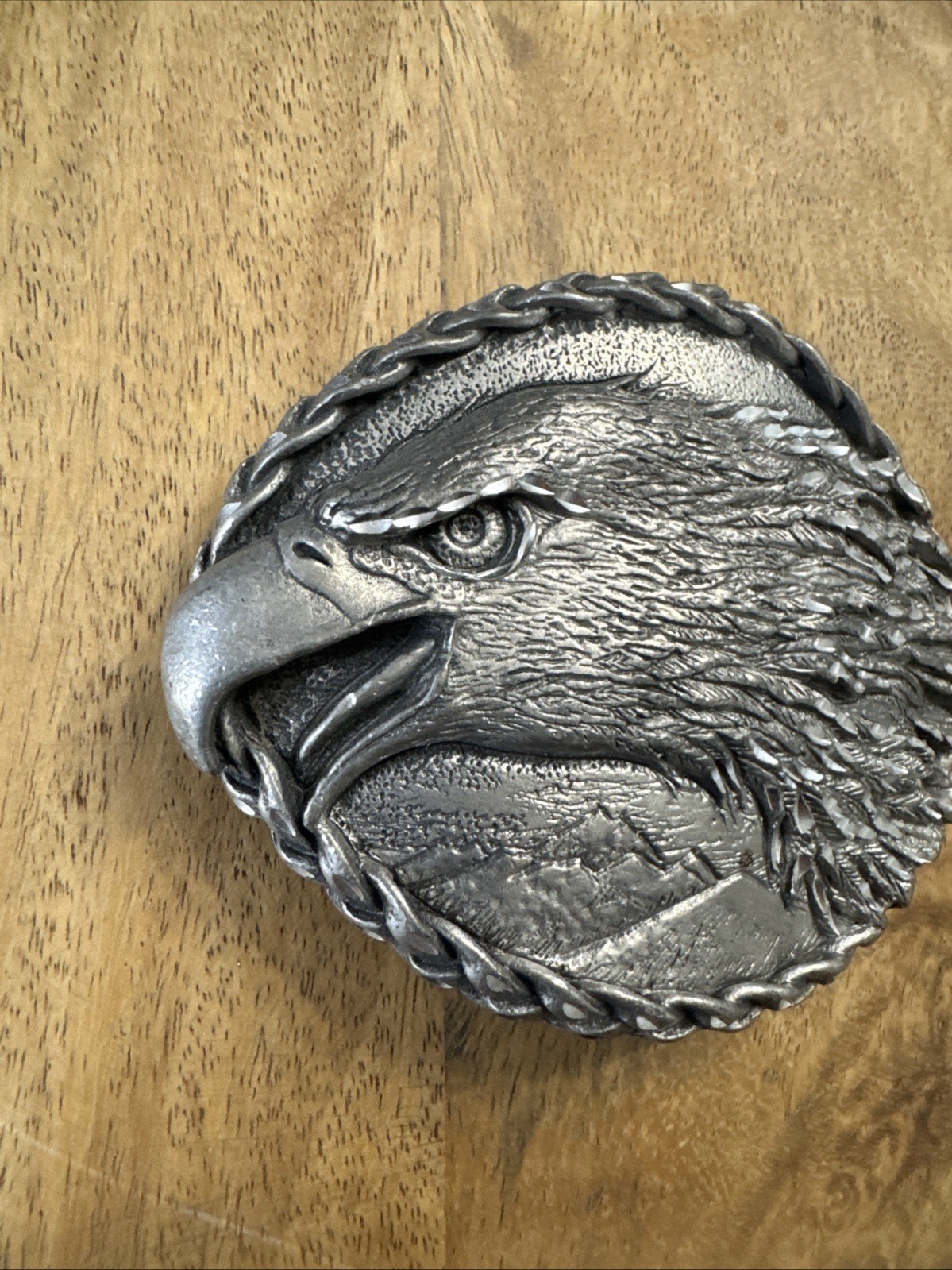 AMERICAN EAGLE HEAD ATTACKING BEAK SILVER COLOR VINTAGE 1993 EGE BELT BUCKLE USA