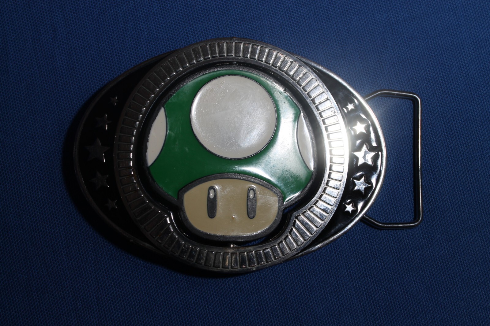 Nintendo 2013 Super Mario Reversible Mushroom Belt Buckle Green Red Enamel