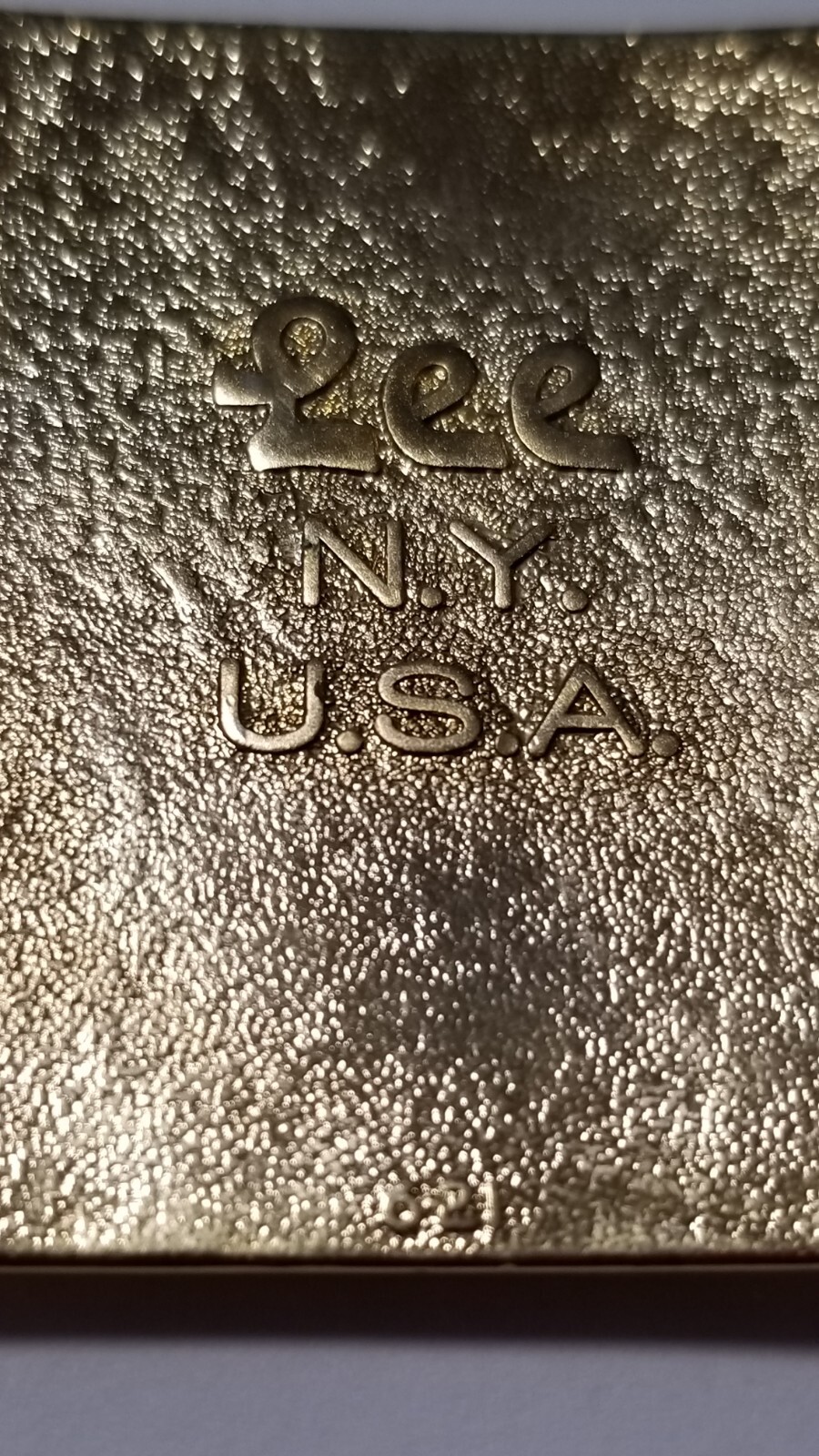 VINTAGE LEE NY BELT BUCKLE WITH BOAT GOLDTONE .MADE IN U.S.A. SIGNED
