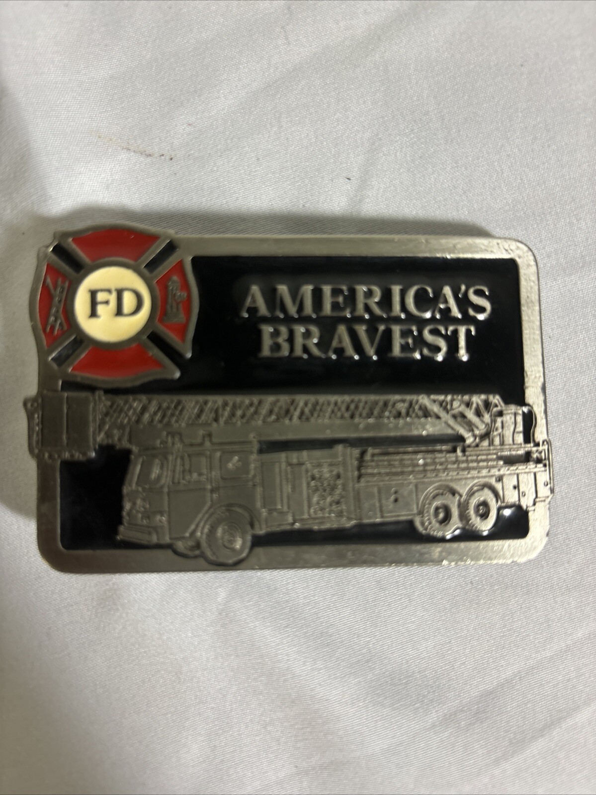 AMERICA&rsquo;S FIRETRUCK LADDER TRUCK FIREFIGHTER SHIELD BELT BUCKLES.