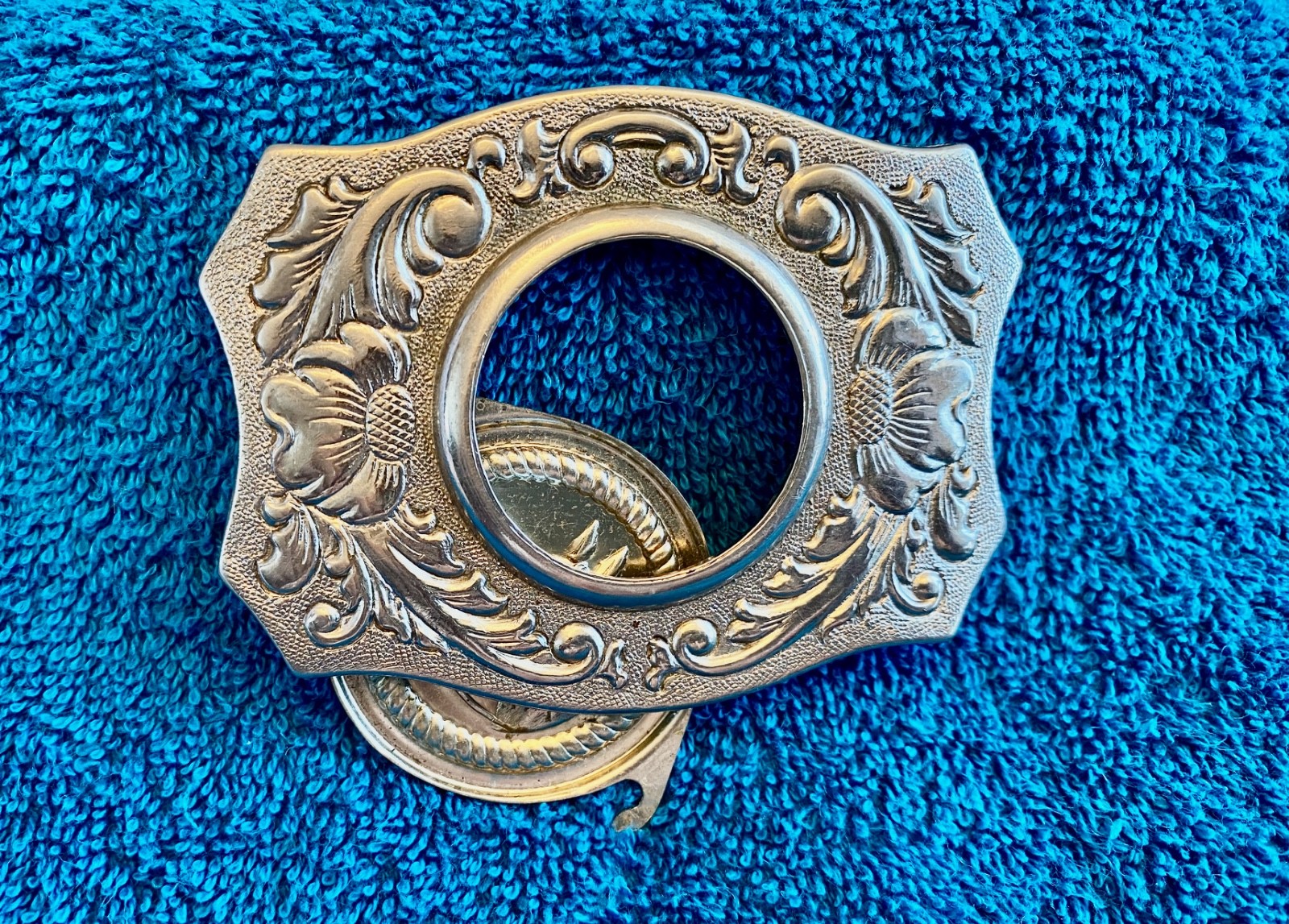 WESTERN BELT BUCKLE Silver Metal HORSE OR COIN MEN S ACCESSORIES CLASSIC LOOK