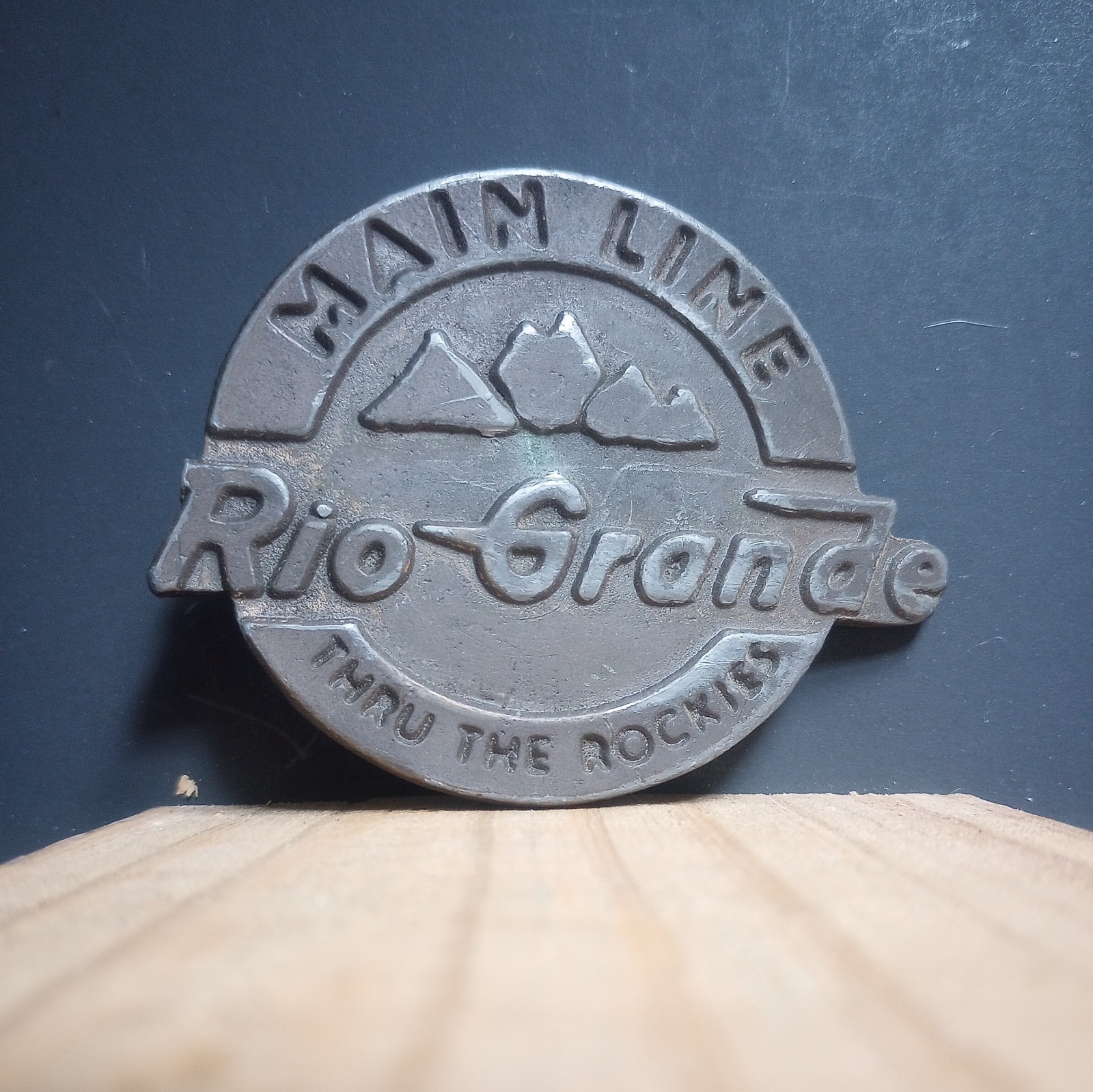 VTG Rio Grande « Main Line Thru The Rockies » metal railroad emblem Belt Buckle