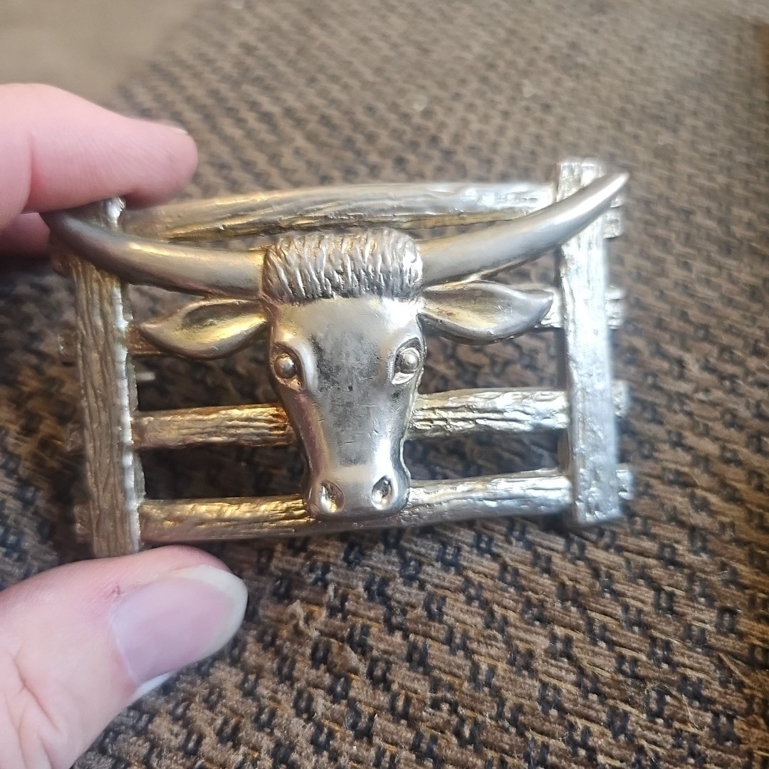 Silver-tone metal Longhorn Cow & Fence Western Style Belt Buckle 2&Prime; Belt Width