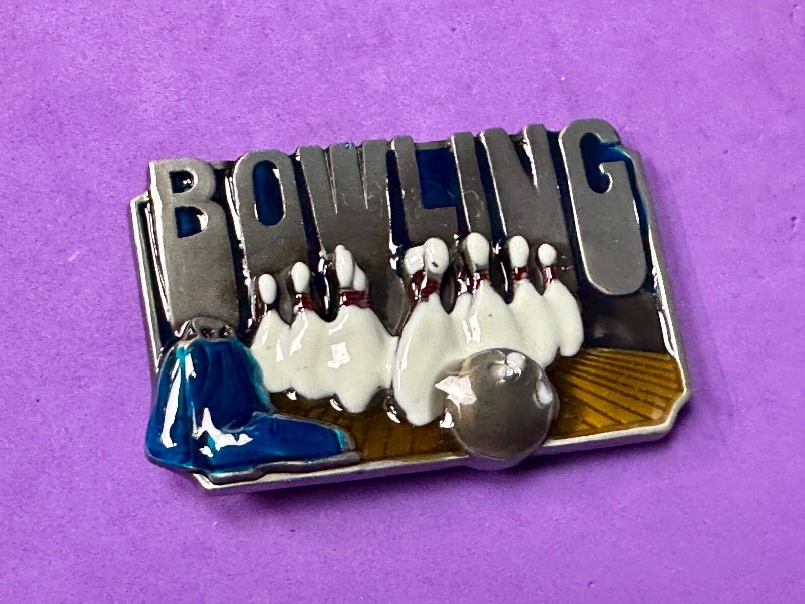 Bowling Sports Commemorative Belt Buckle – Raised Pins, Lane And Ball