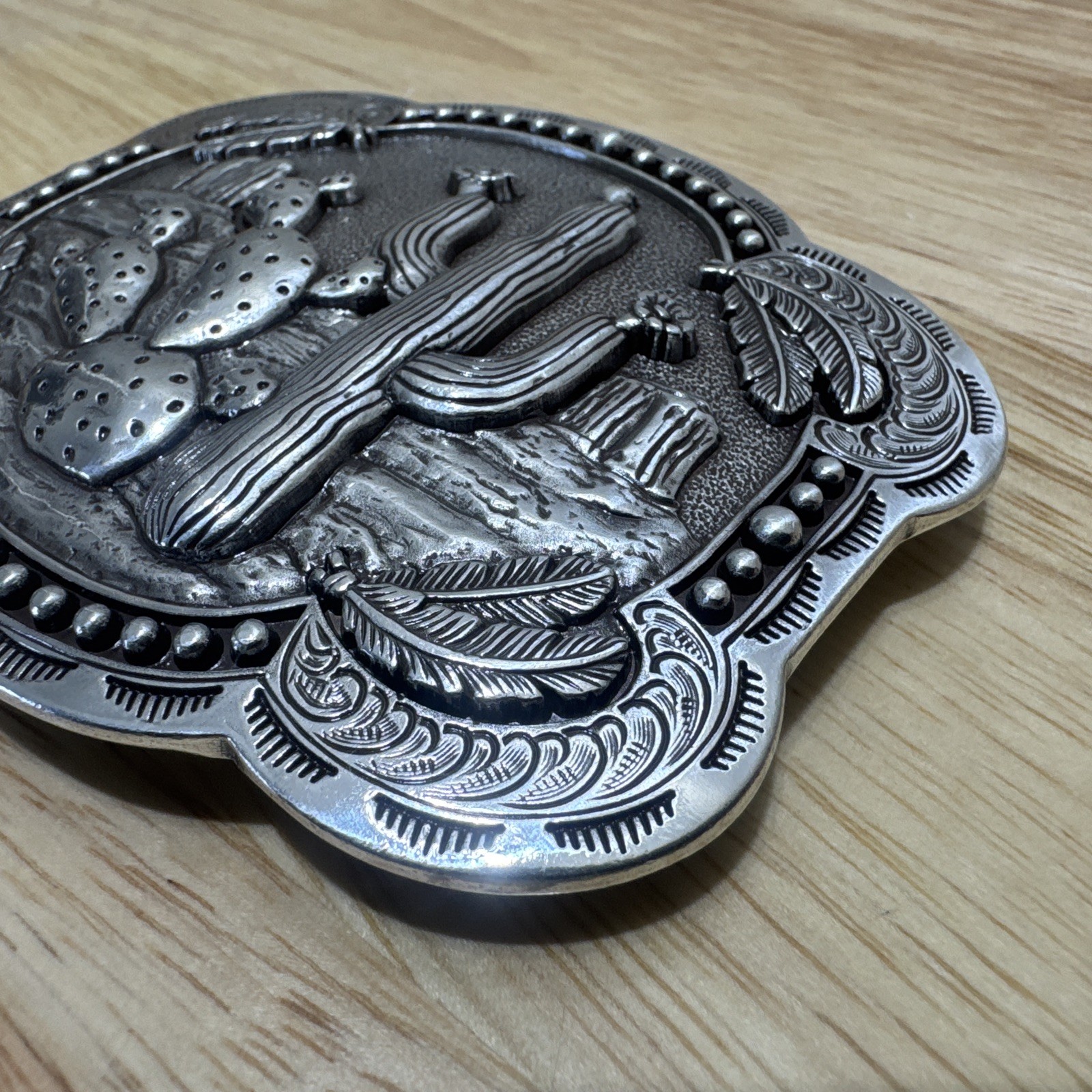Blazin Roxx Western Nocona Belt Buckle Cactus Feathers NIB 37597