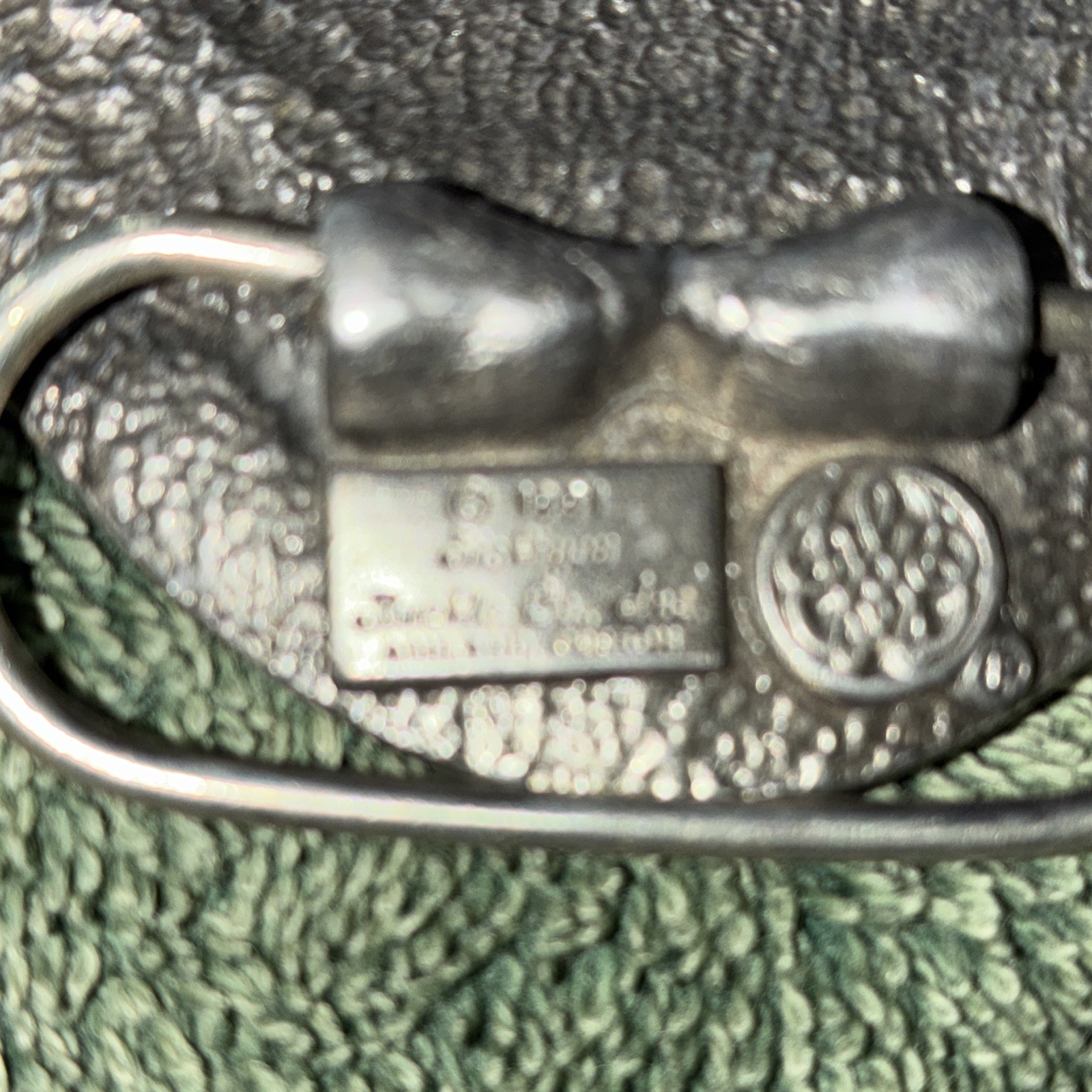 Siskiyou Men&rsquo;s Western Oval Metal Belt Buckle Green Silver Engraved Floral E-3