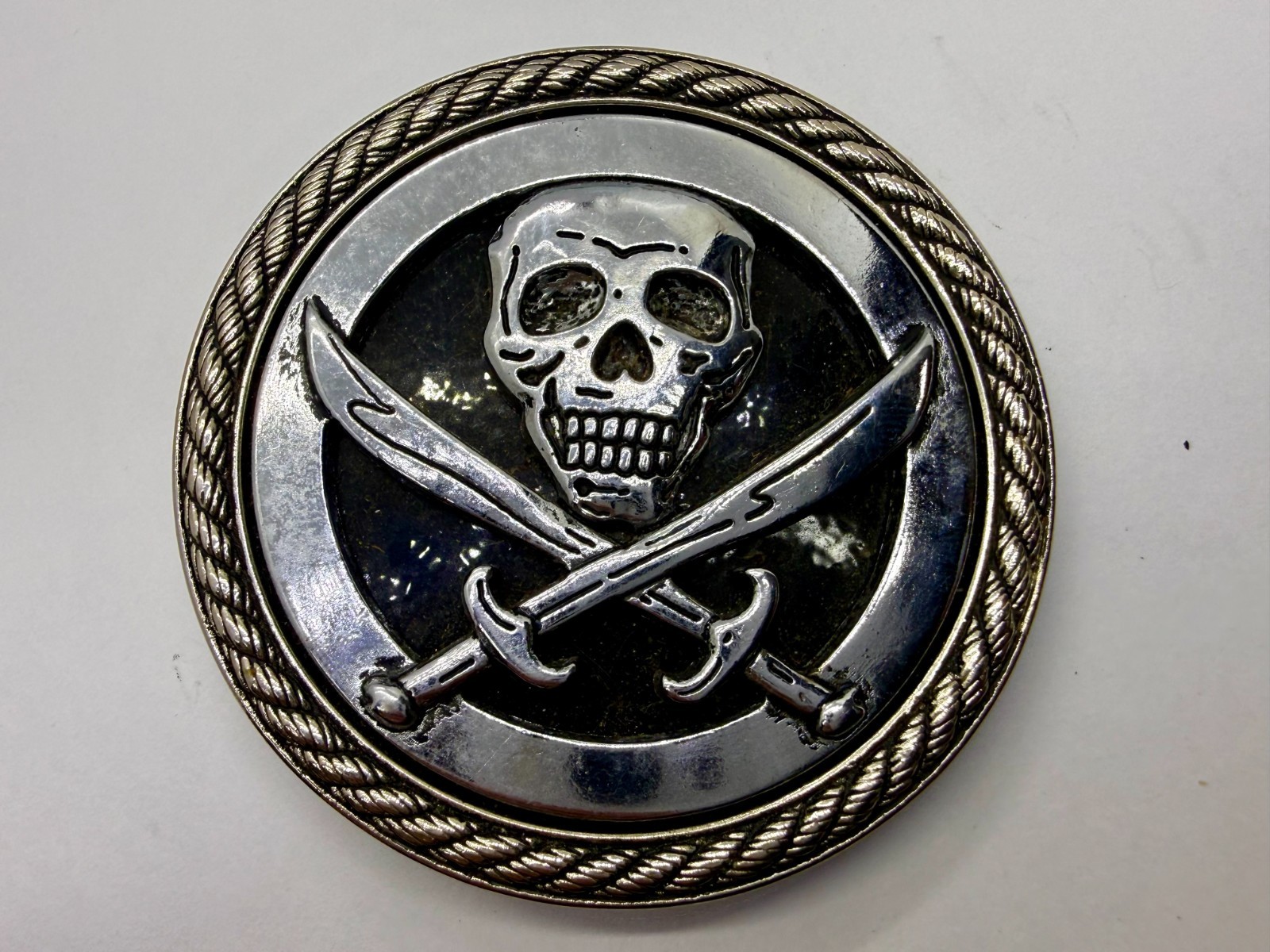 Skull and Crossed Swords Rope Pattern Border Silver Color Round Belt Buckle