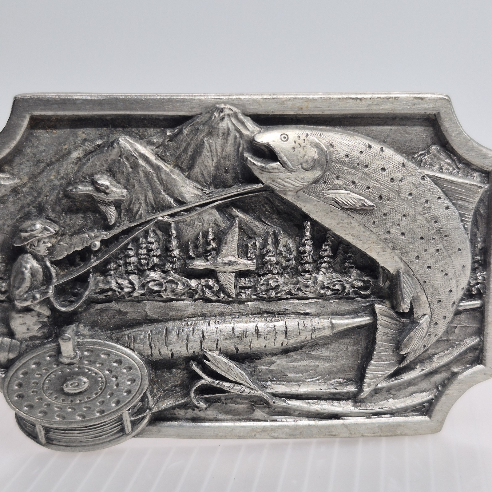 Siskiyou Buckle Co Fisherman Fishing Angler Oregon K-27 1983 Mountains Pewter
