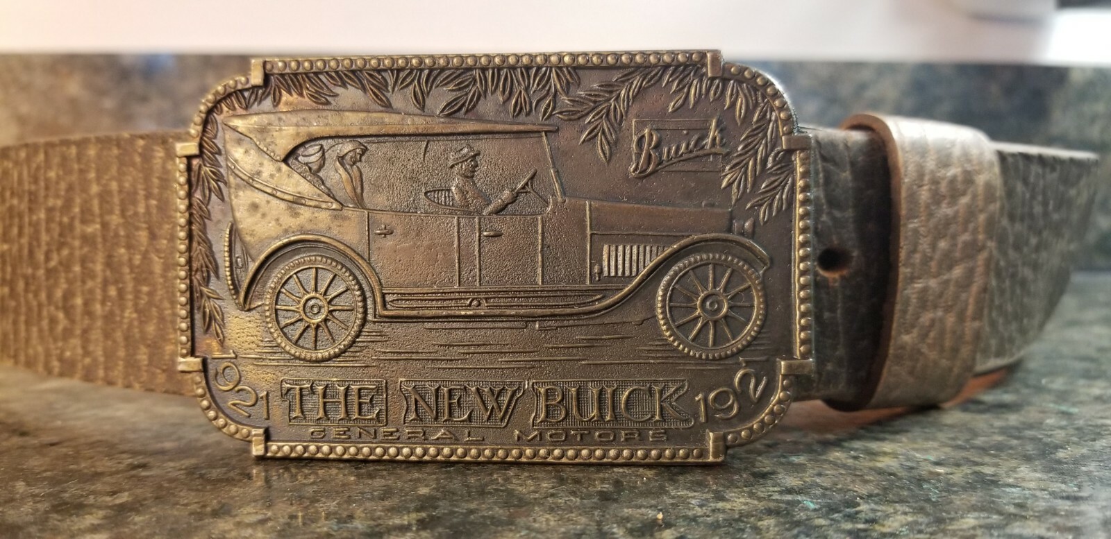 Men&rsquo;s Leather Belt Sz M w/ Buick Belt Buckle Wyoming Studio Art Works Vtg Car