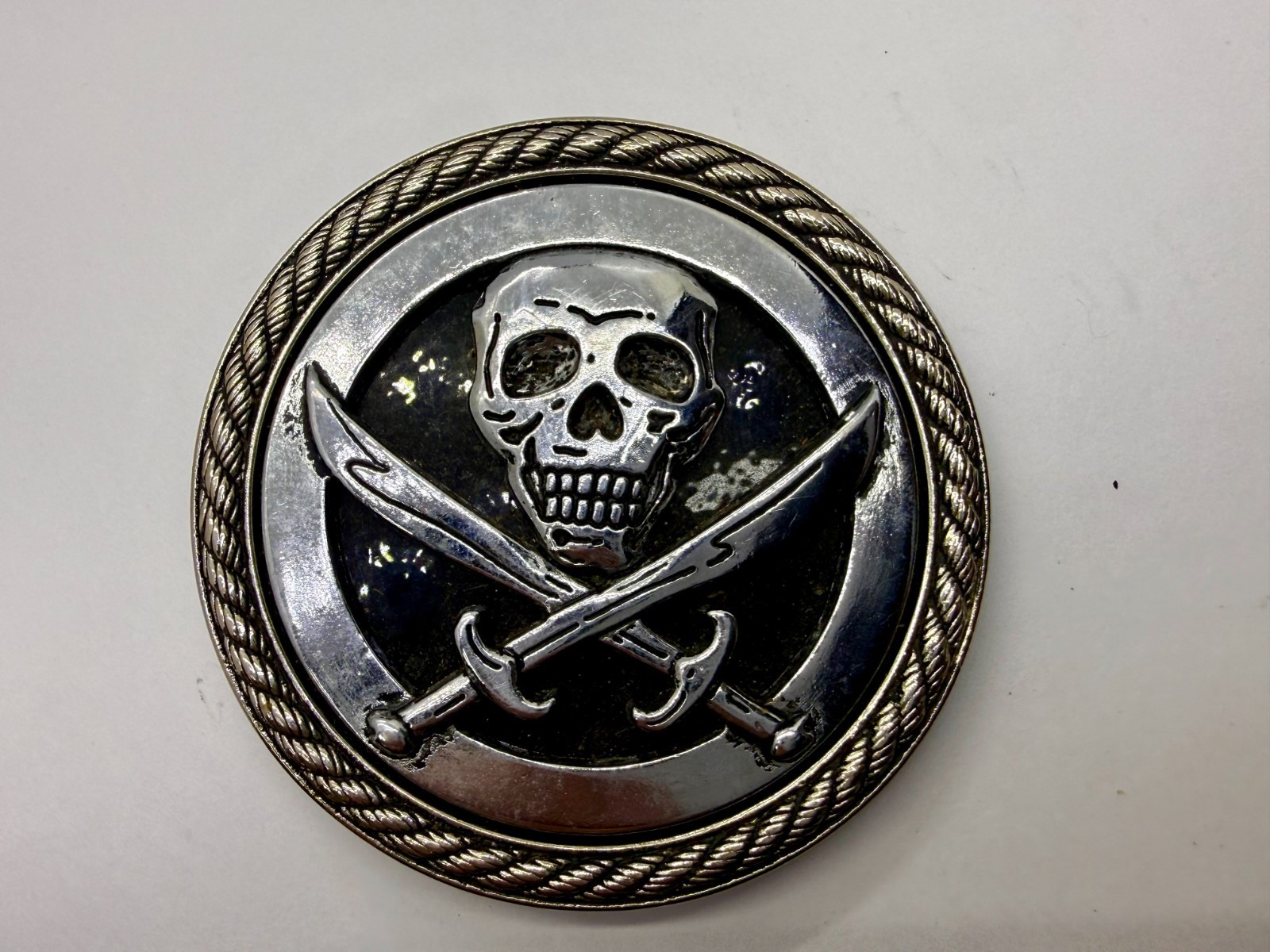 Skull and Crossed Swords Rope Pattern Border Silver Color Round Belt Buckle