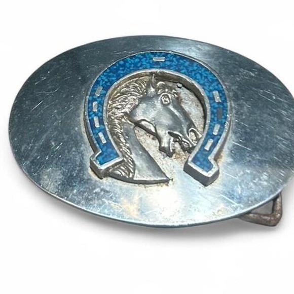 Vintage Silver tone belt buckle with blue enamel horse and horseshoe (xs1)