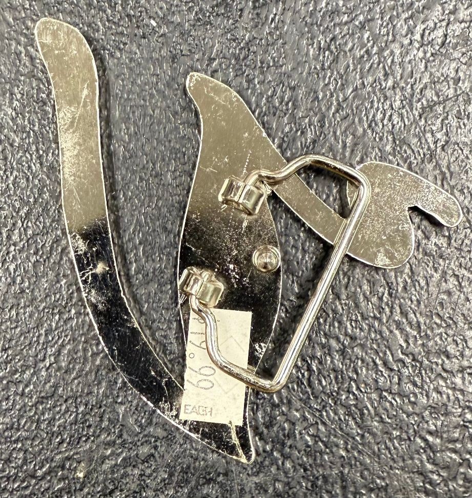 Bold Capital “V” Cut-Out Belt Buckle – Personalized Style Statement!