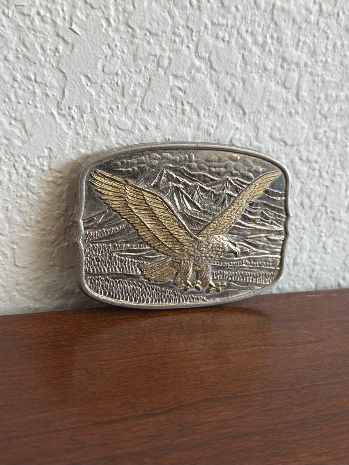 Vintage 70s WESTERN SILVER & GOLD TONE METAL BELT BUCKLE SOARING AMERICAN EAGLE