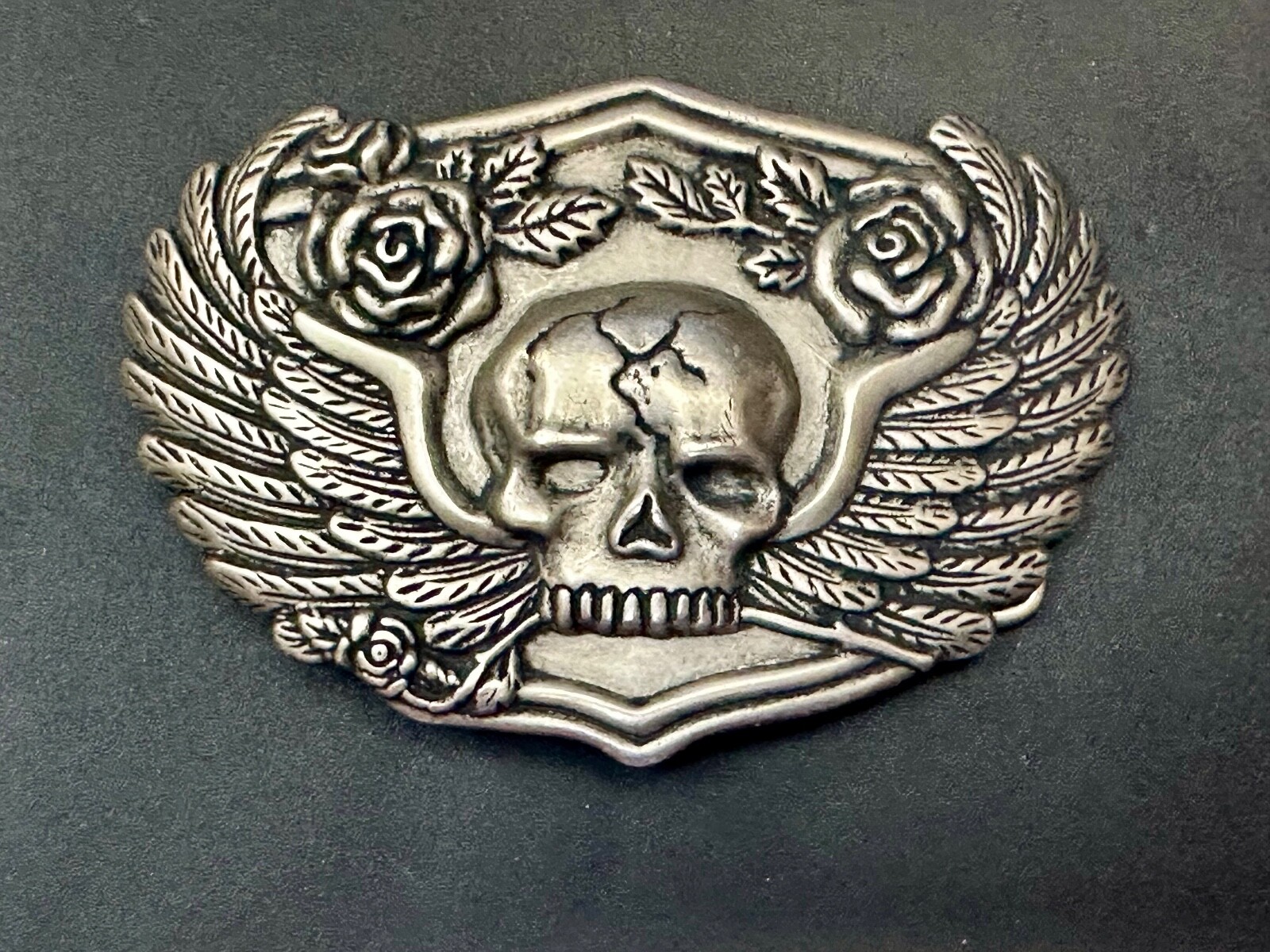 Dimensional Skull Head With Wings And Flowers – Raised Belt Buckle