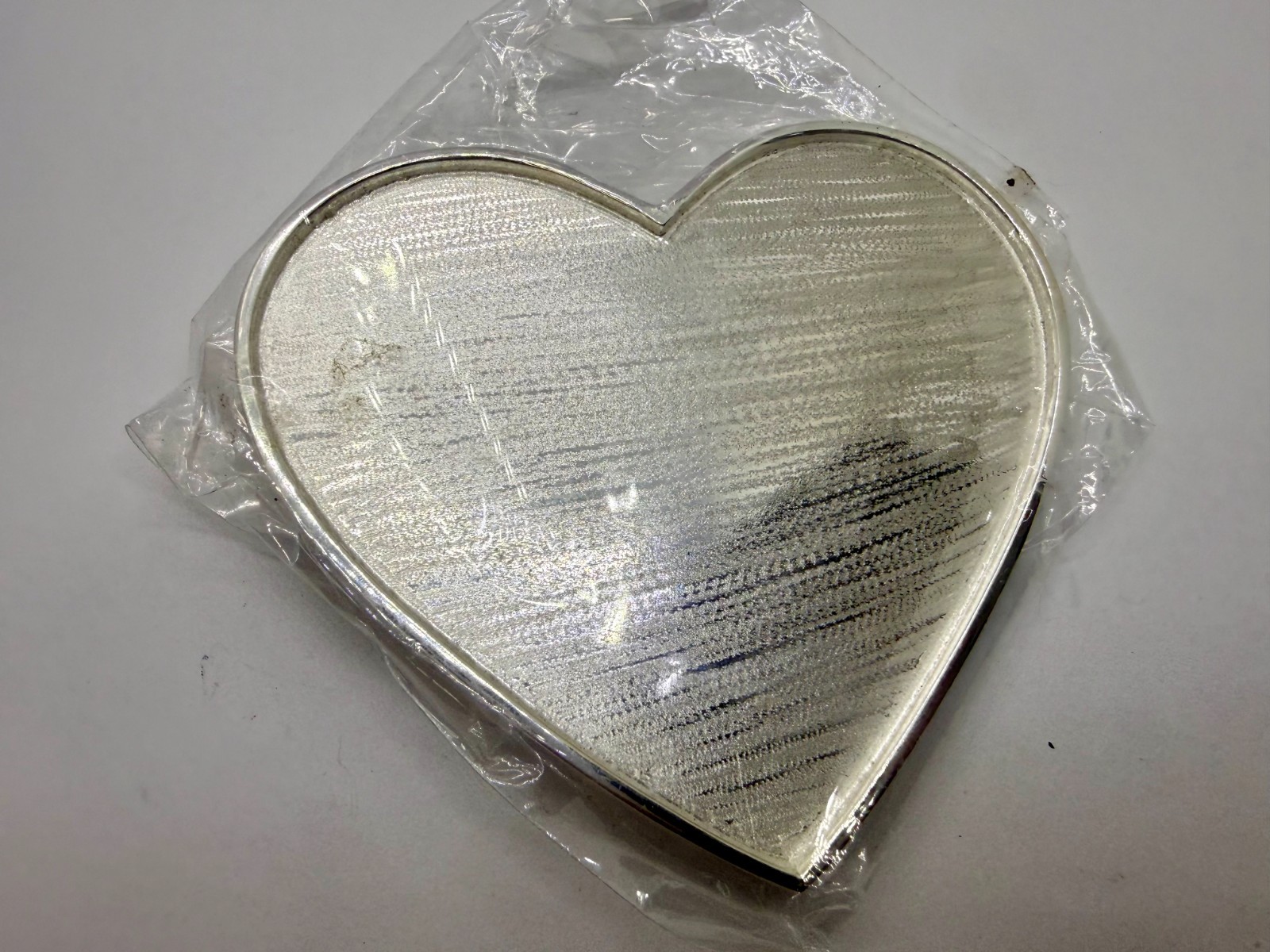 Beautiful Heart Shaped Textured Silver Color Ladies Soaked Project Belt Buckle