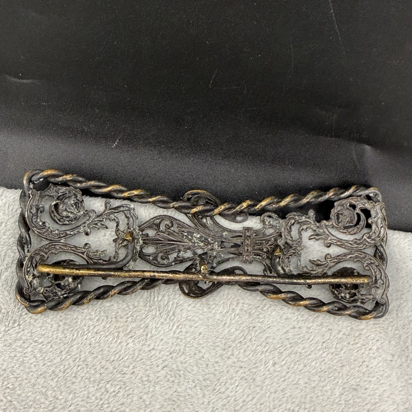 Vintage Women’s Buckle Gold Tone READ