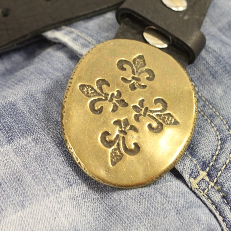 Fleur de Lys Quartet Belt Buckle in Antique Brass – Decorative Metal Buckle