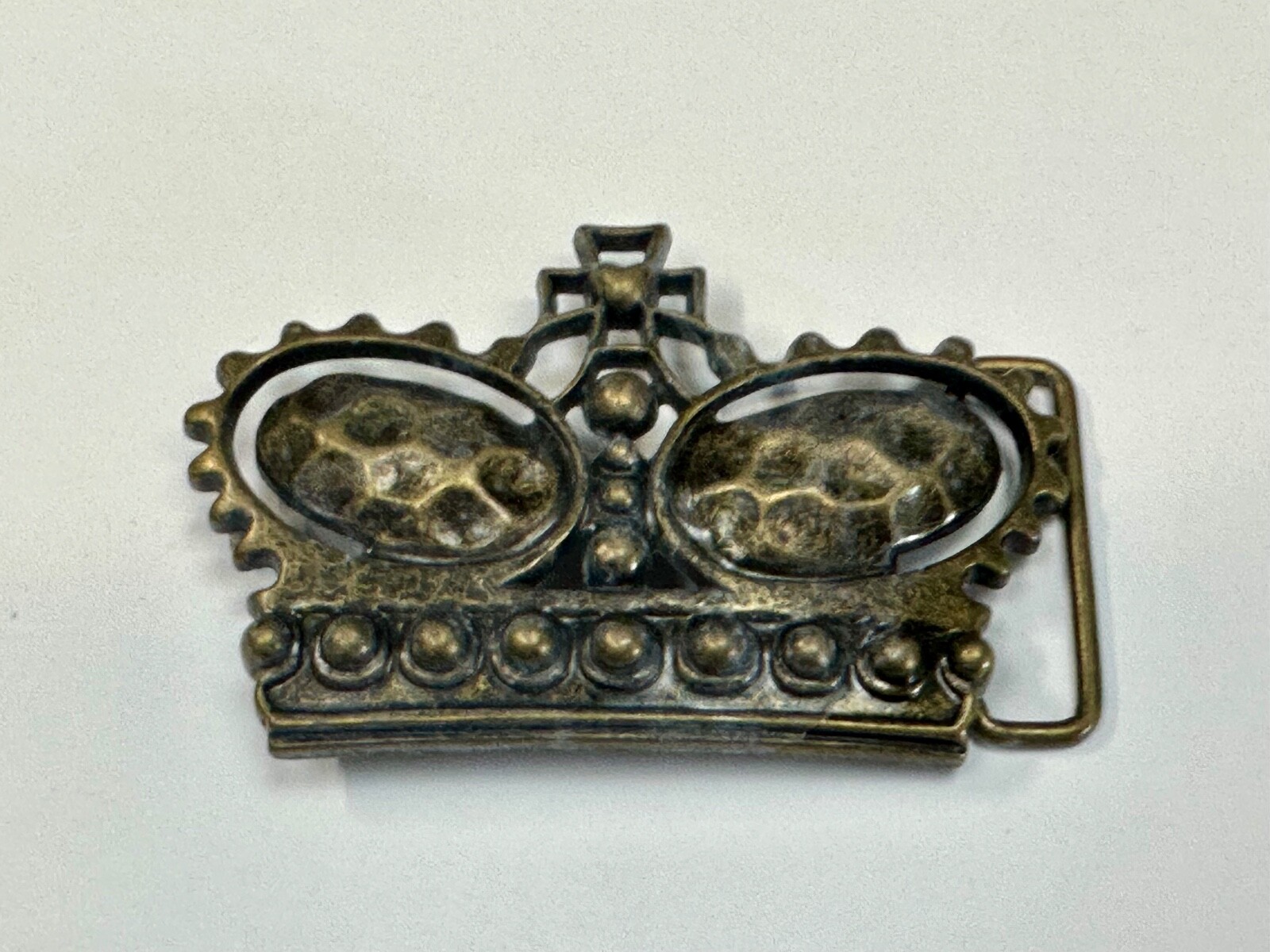 The Royal Crown – Vintage See Through Cutout Studded Belt Buckle