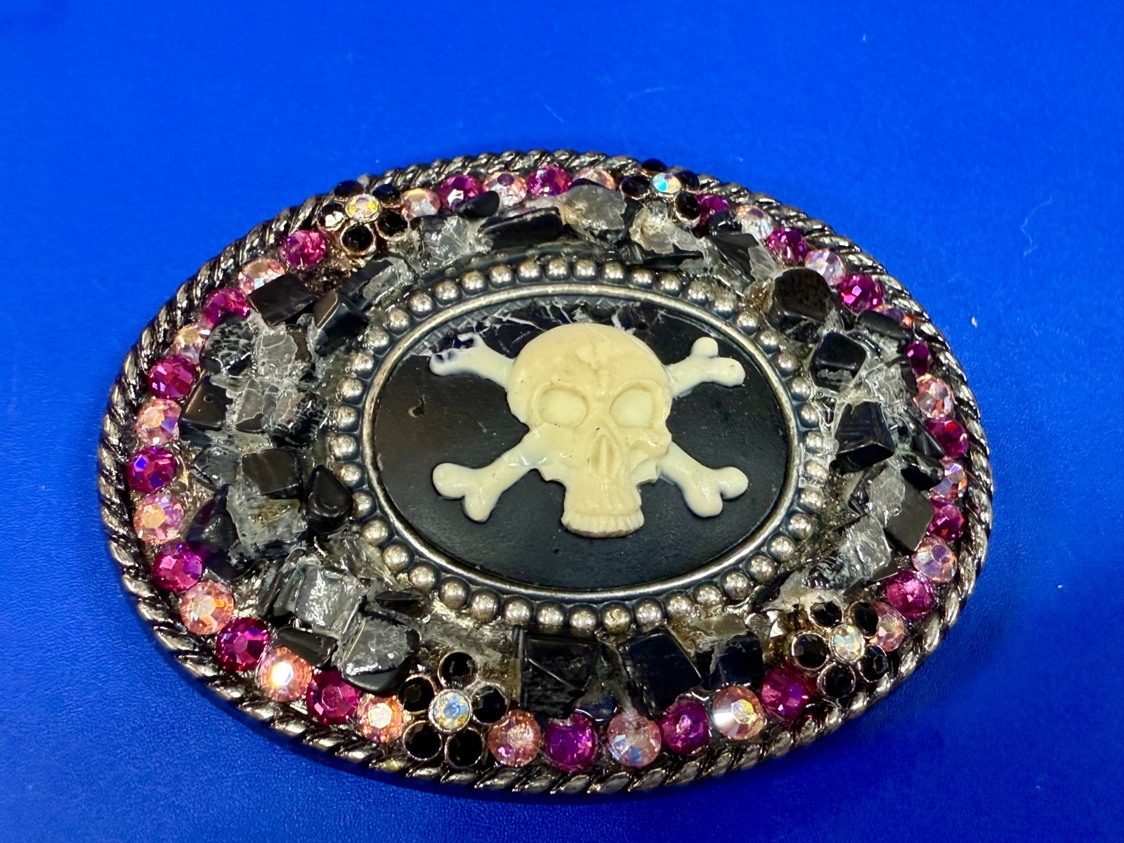Skull Crossbones White Enamel Rhinestone Halloween Gothic Punk Vibe Belt Buckle