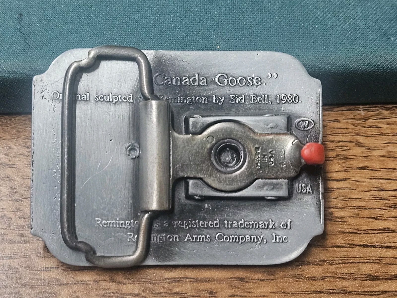 VINTAGE 1980 REMINGTON ARMS FIRST IN THE FIELD CANADA GOOSE PEWTER BELT BUCKLE