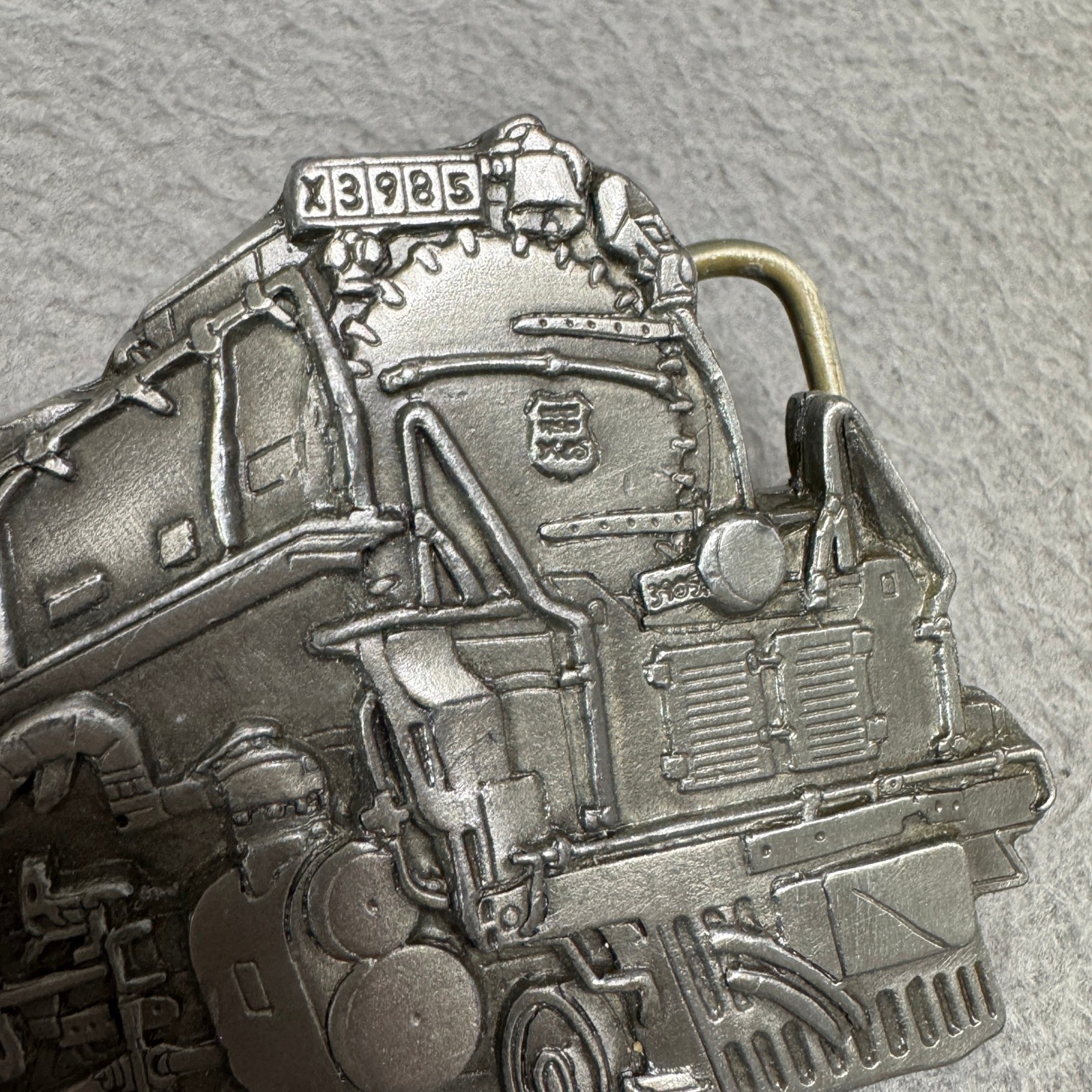Union Pacific Belt Buckle Pewter Challenger X3985 Steam Train USA