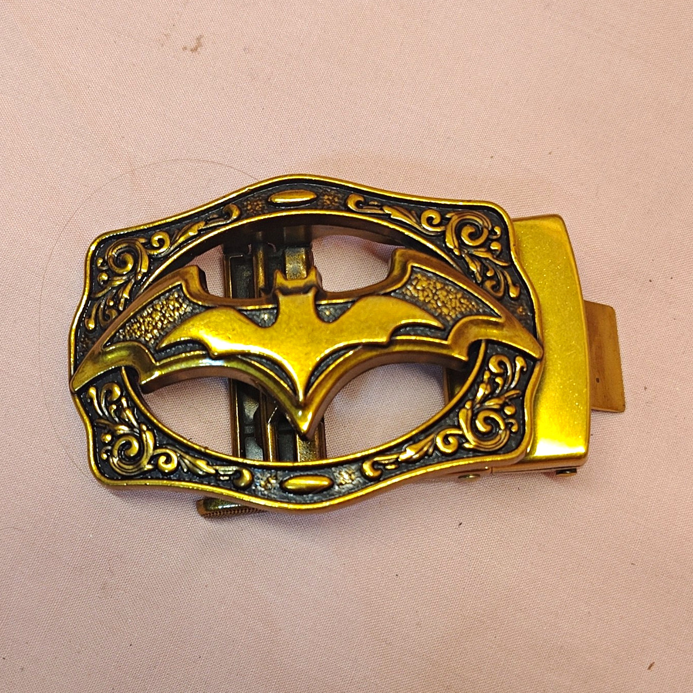 Men&rsquo;s Batman Logo Gold Tone Metal Western Belt Buckle Antique Finish 1.5 in