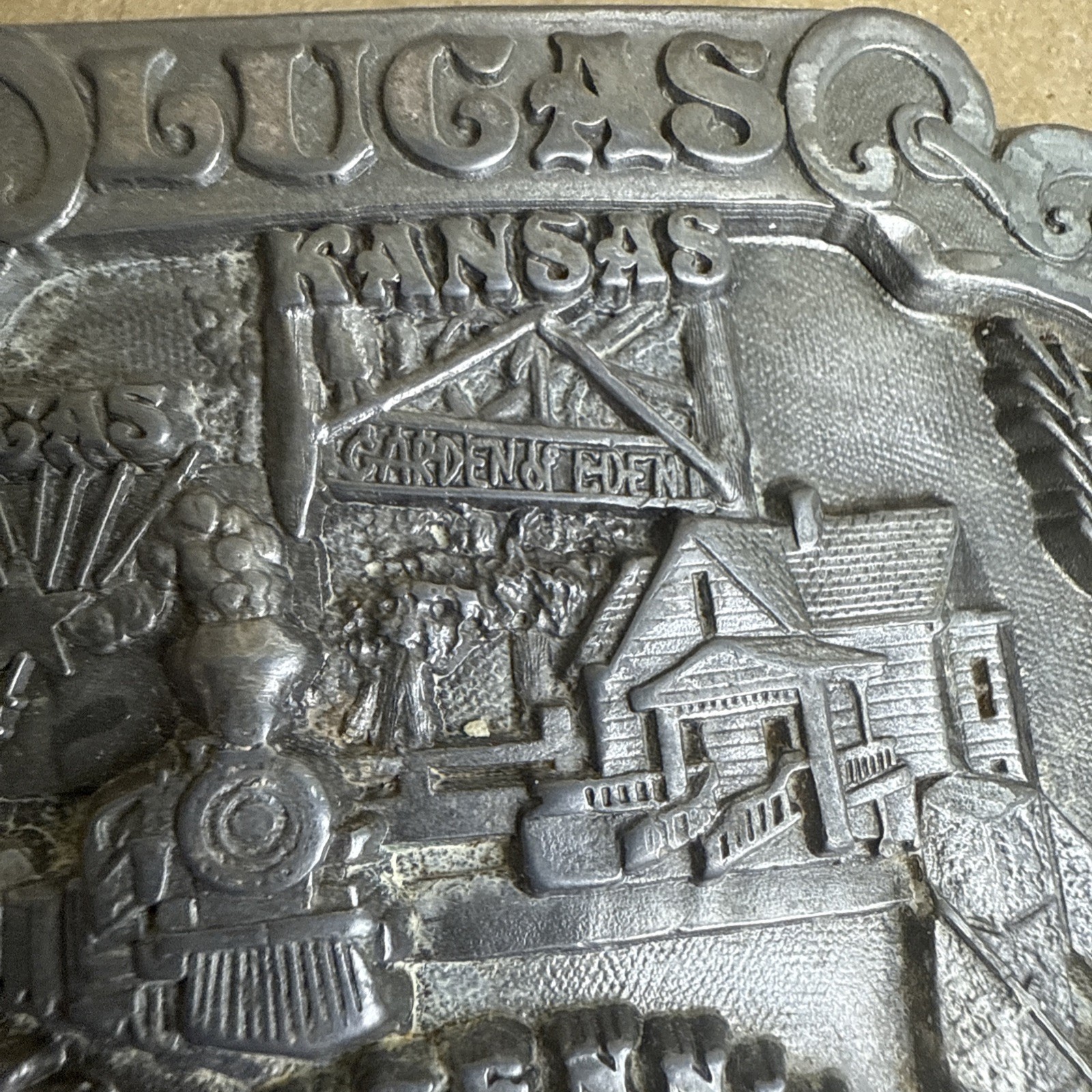 Lucas Kansas 1987 Centennial Garden Of Eden Metal Belt Buckle Dart (281/500)